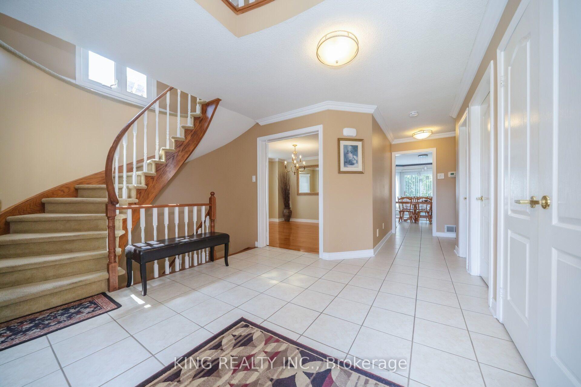 Photo 3 of 52 Leeward Drive, Brampton, Westgate — HOMEH