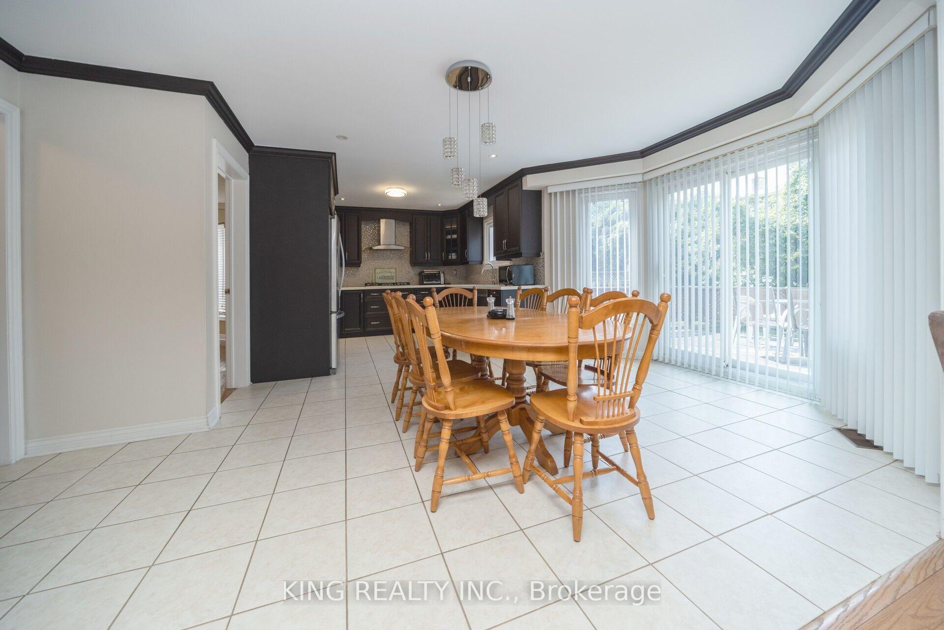 Photo 8 of 52 Leeward Drive, Brampton, Westgate — HOMEH