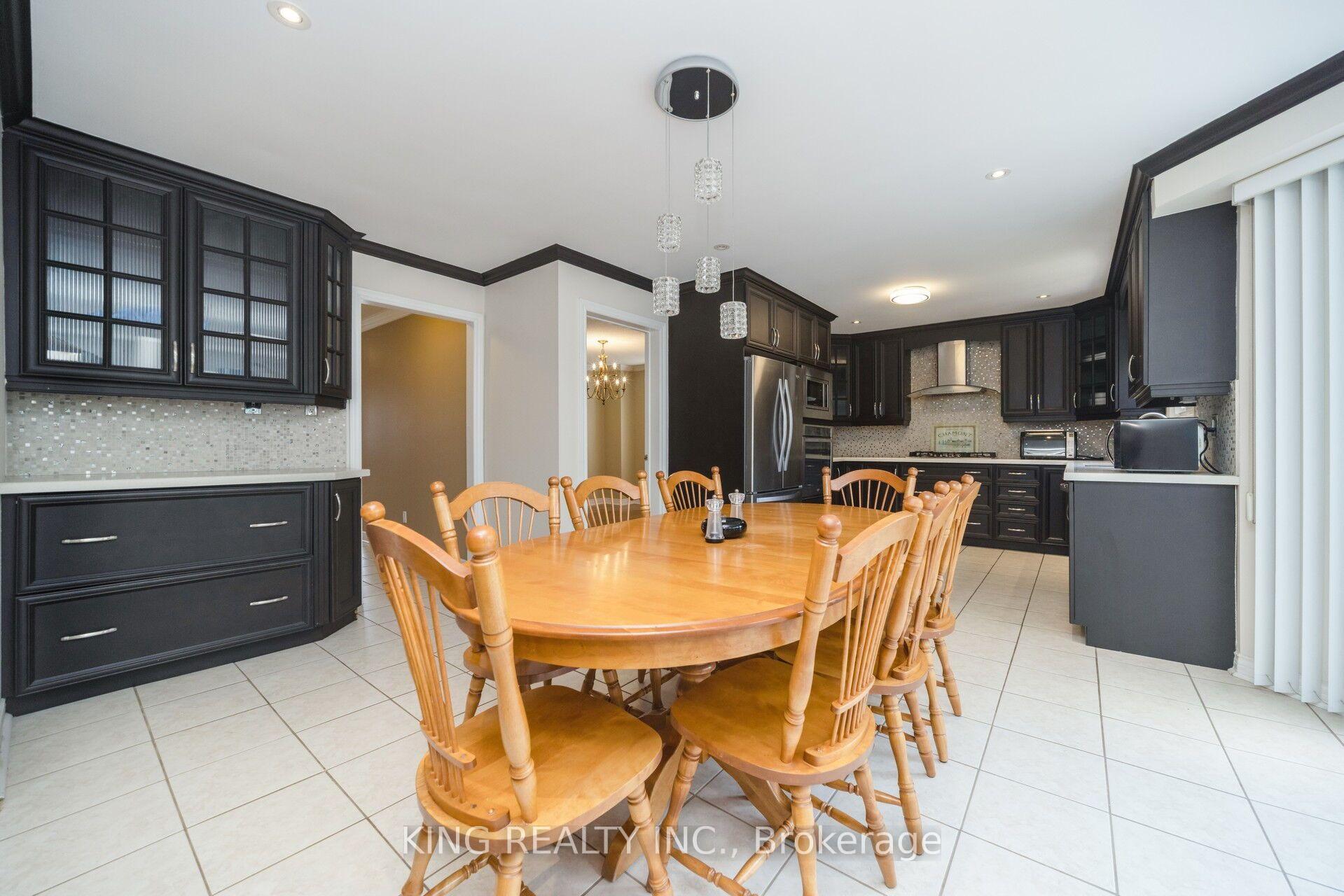 Photo 9 of 52 Leeward Drive, Brampton, Westgate — HOMEH
