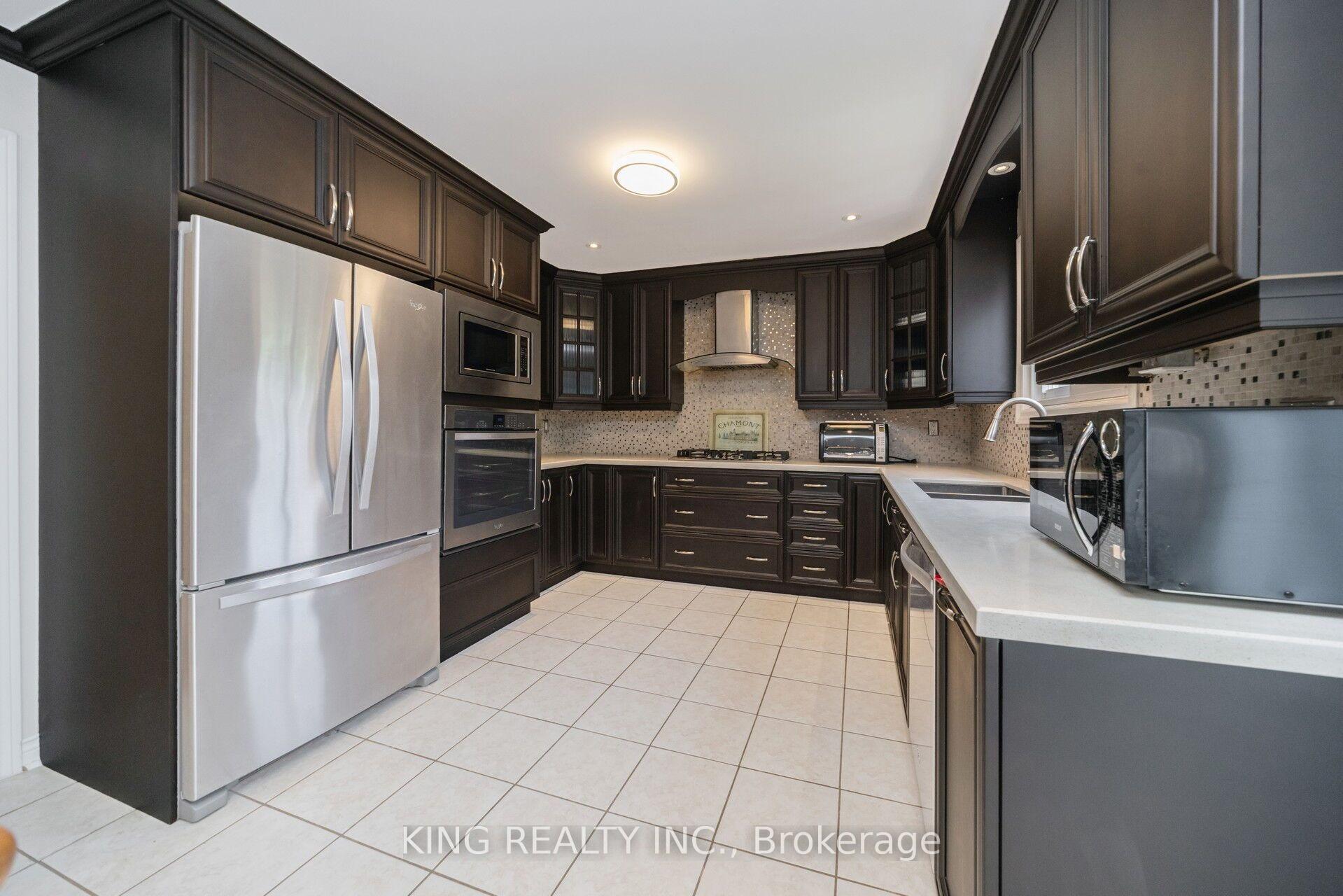 Photo 10 of 52 Leeward Drive, Brampton, Westgate — HOMEH