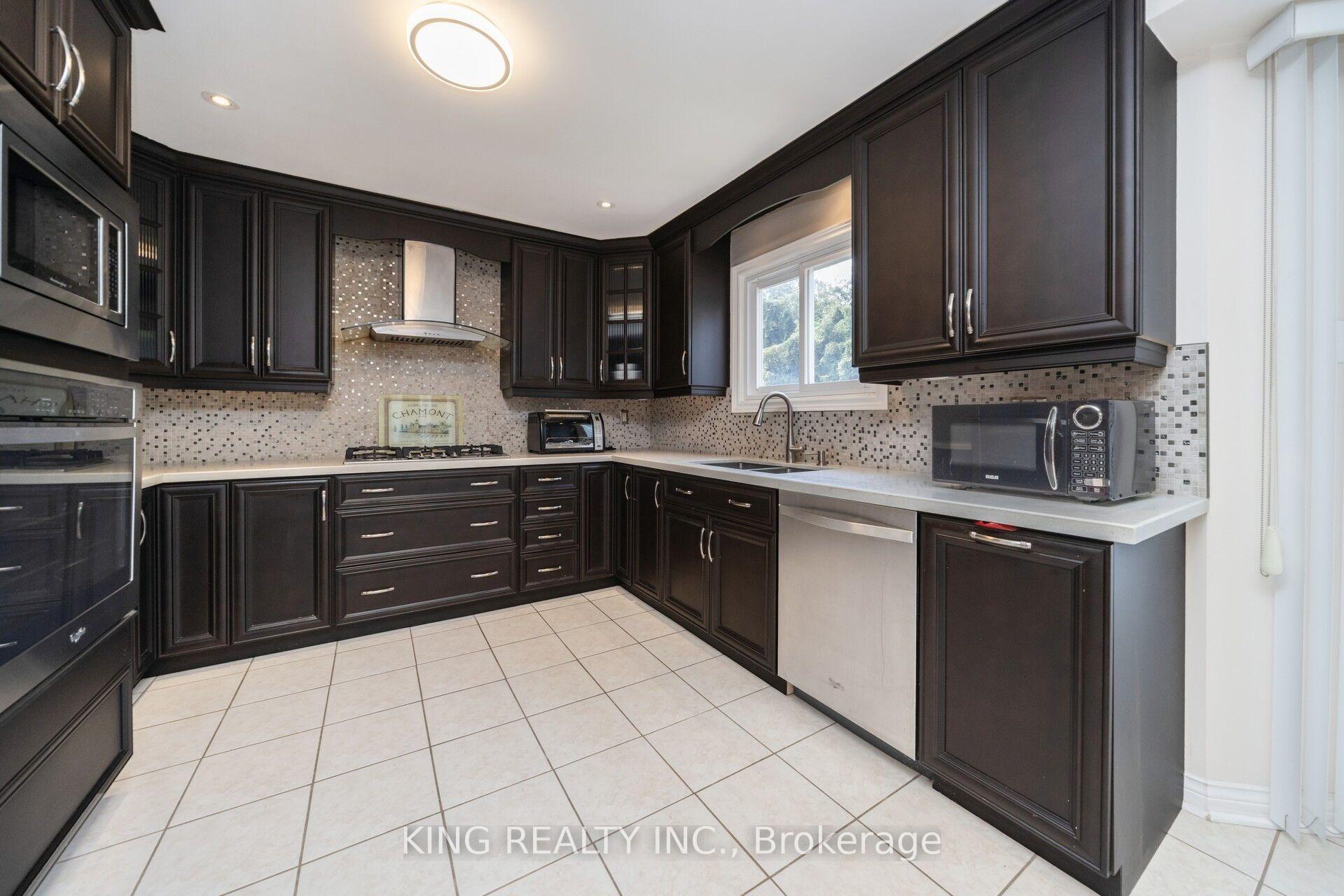 Photo 11 of 52 Leeward Drive, Brampton, Westgate — HOMEH