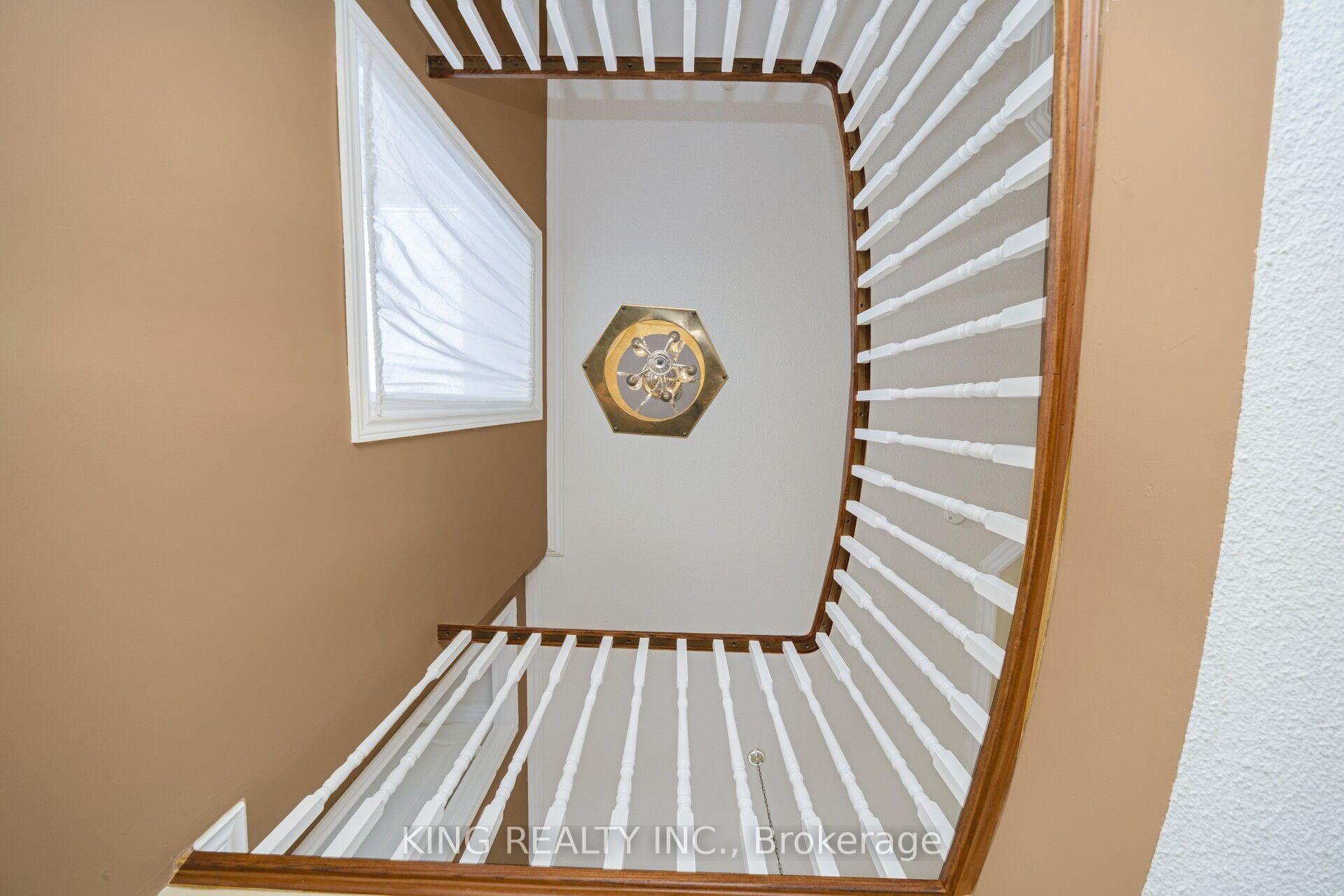Photo 19 of 52 Leeward Drive, Brampton, Westgate — HOMEH