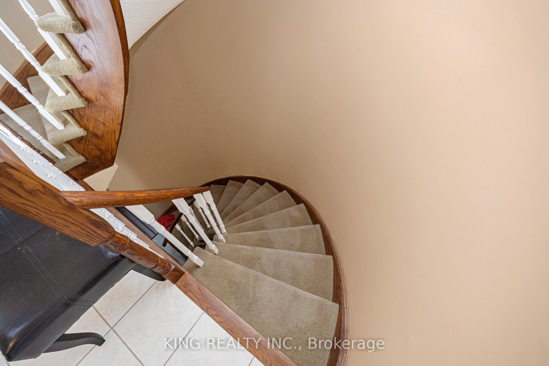 Photo 37 of 52 Leeward Drive, Brampton, Westgate — HOMEH
