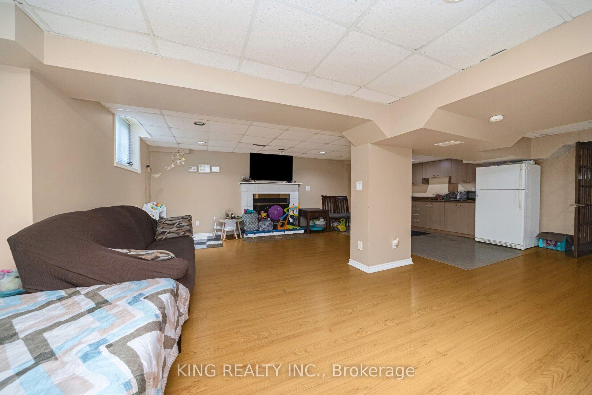 Photo 41 of 52 Leeward Drive, Brampton, Westgate — HOMEH