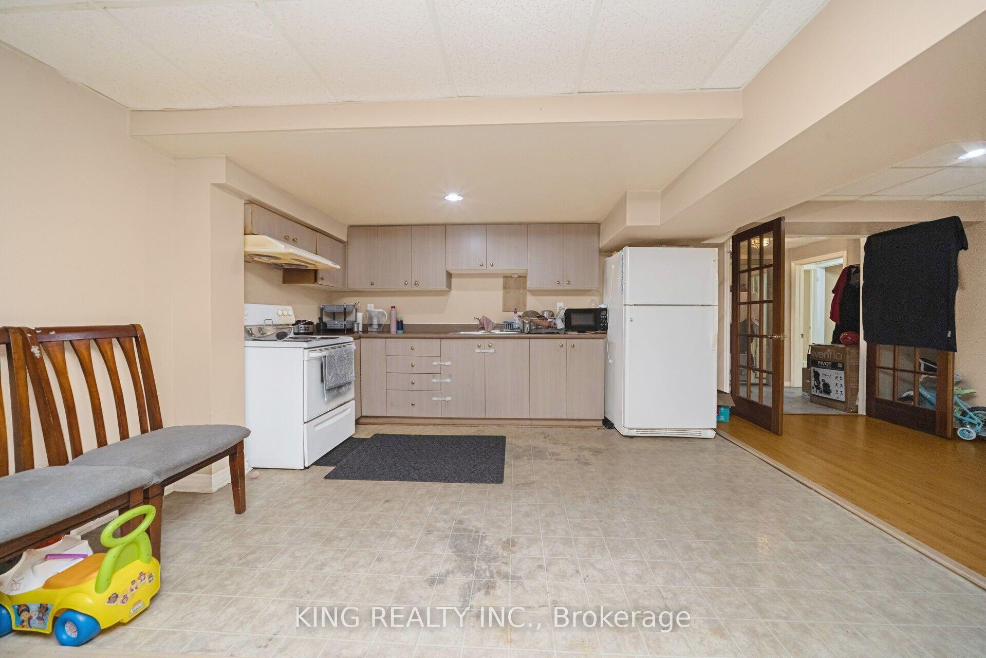 Photo 42 of 52 Leeward Drive, Brampton, Westgate — HOMEH
