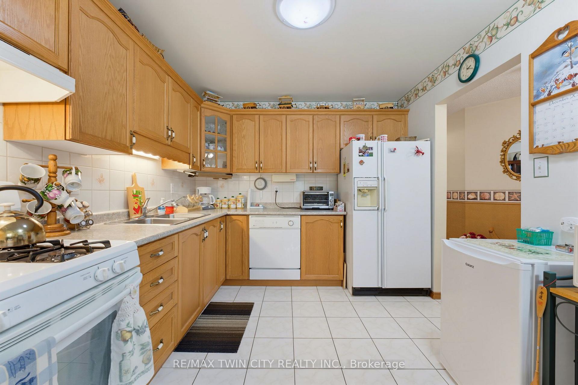 Photo 10 of Unit 2, 1 Buchanan Crescent, Brantford, Lynden Hills — HOMEH