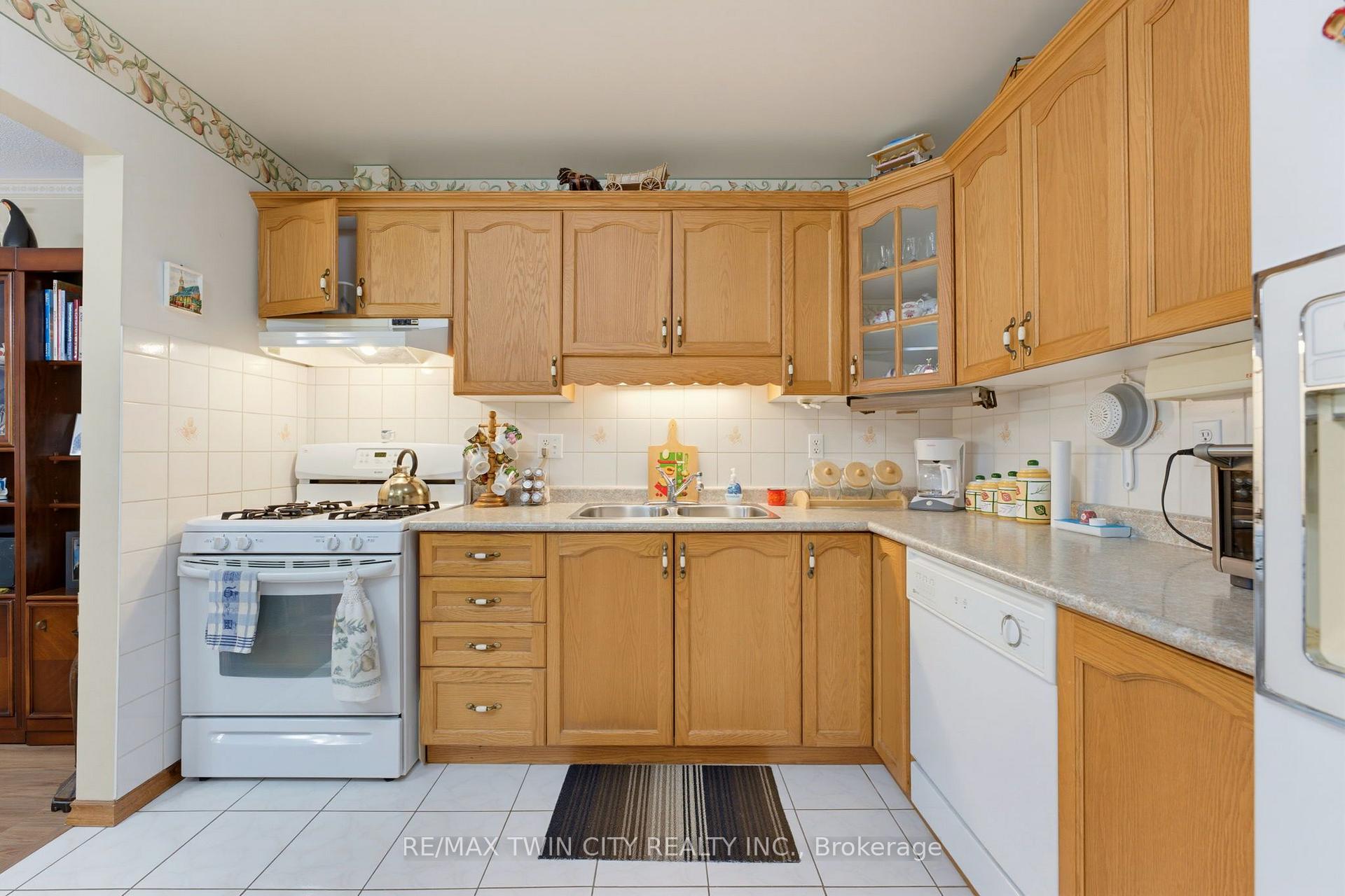 Photo 11 of Unit 2, 1 Buchanan Crescent, Brantford, Lynden Hills — HOMEH