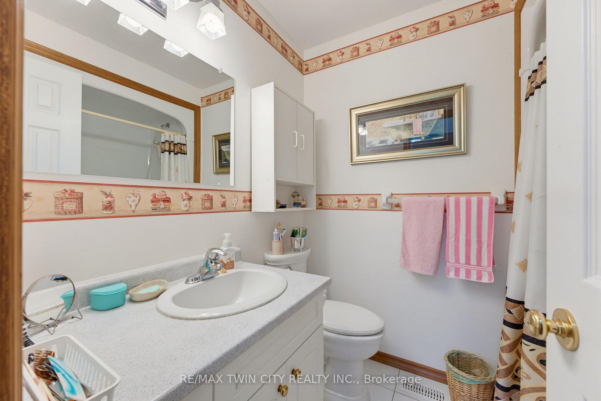 Photo 14 of Unit 2, 1 Buchanan Crescent, Brantford, Lynden Hills — HOMEH