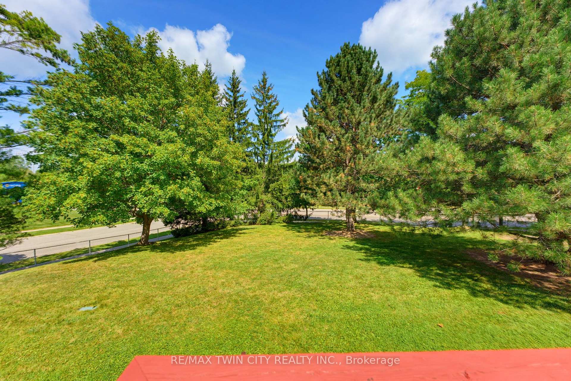 Photo 23 of Unit 2, 1 Buchanan Crescent, Brantford, Lynden Hills — HOMEH