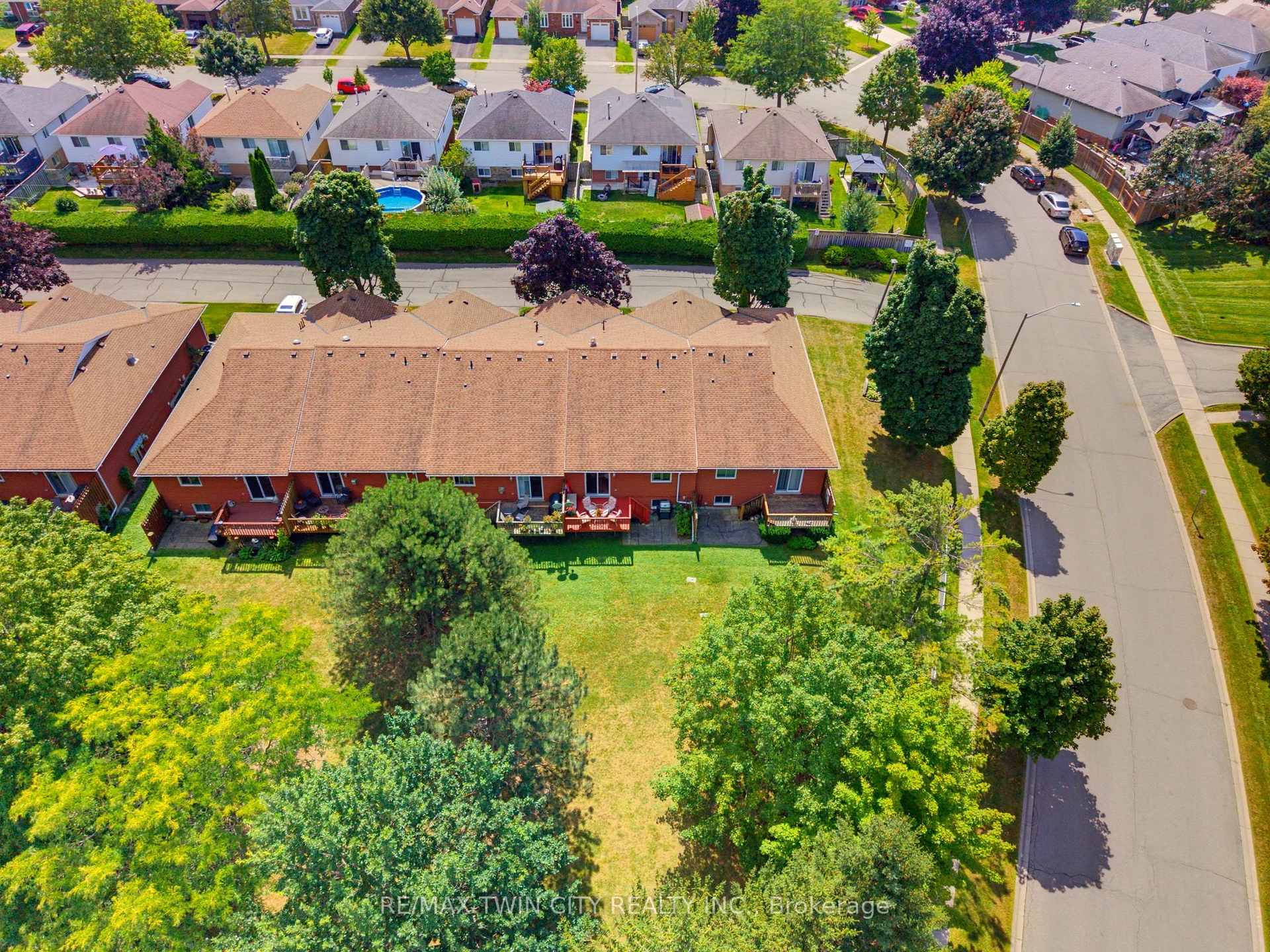 Photo 29 of Unit 2, 1 Buchanan Crescent, Brantford, Lynden Hills — HOMEH