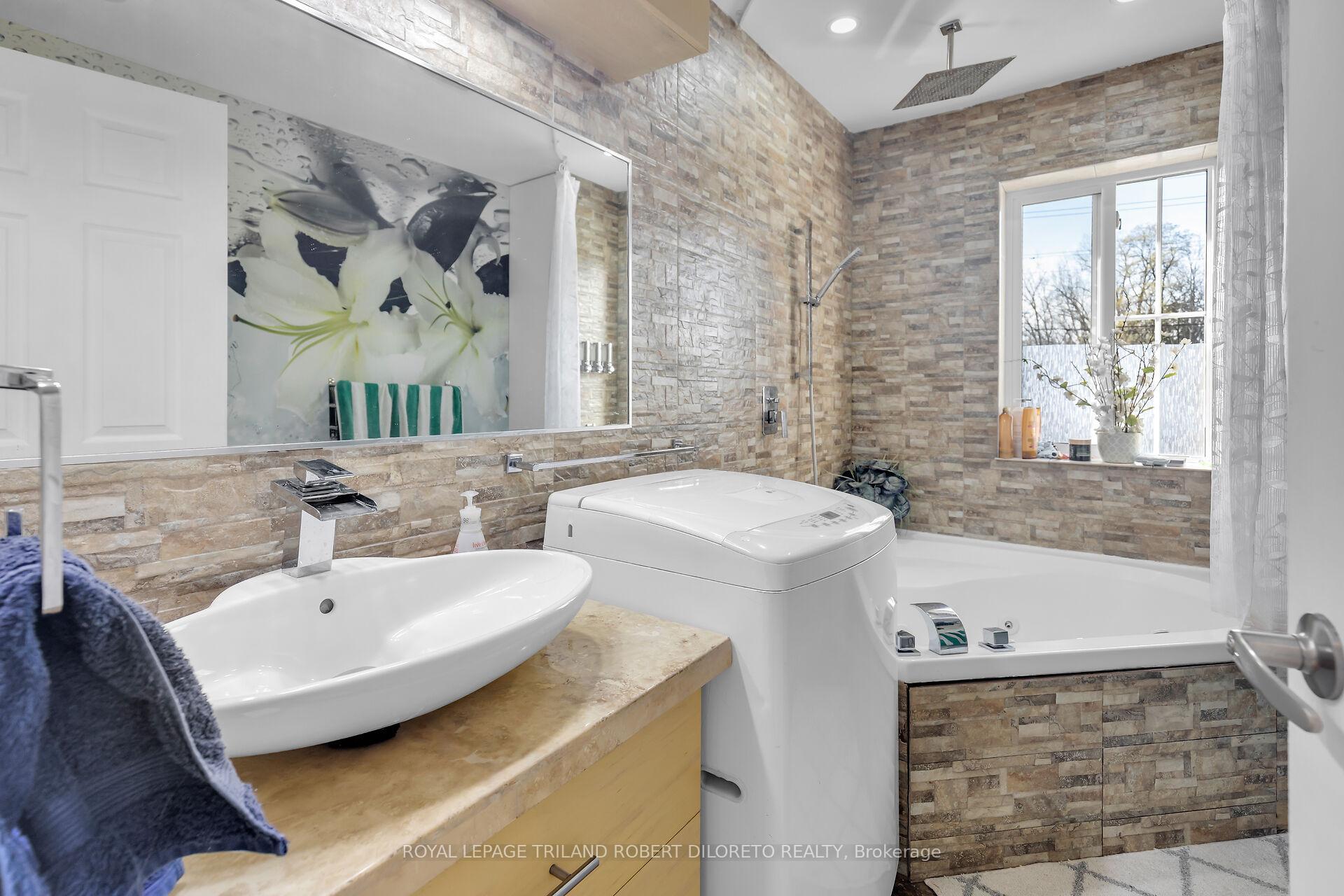 Photo 11 of 8 Bruce Street, London, South F — HOMEH
