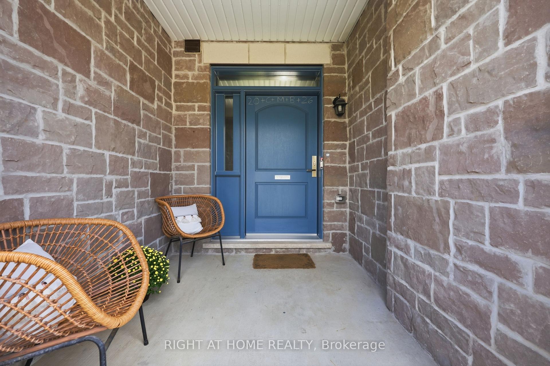 Photo 2 of 52 Upper Canada Court, Halton Hills, Georgetown — HOMEH