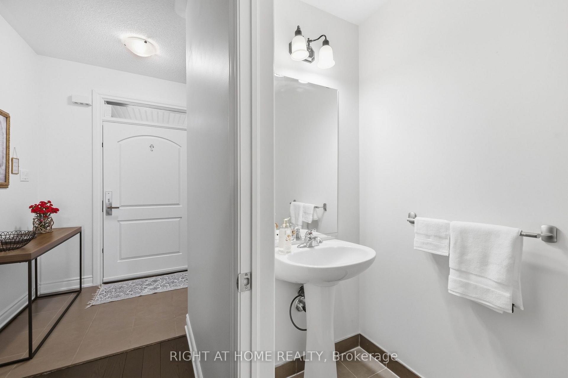 Photo 6 of 52 Upper Canada Court, Halton Hills, Georgetown — HOMEH