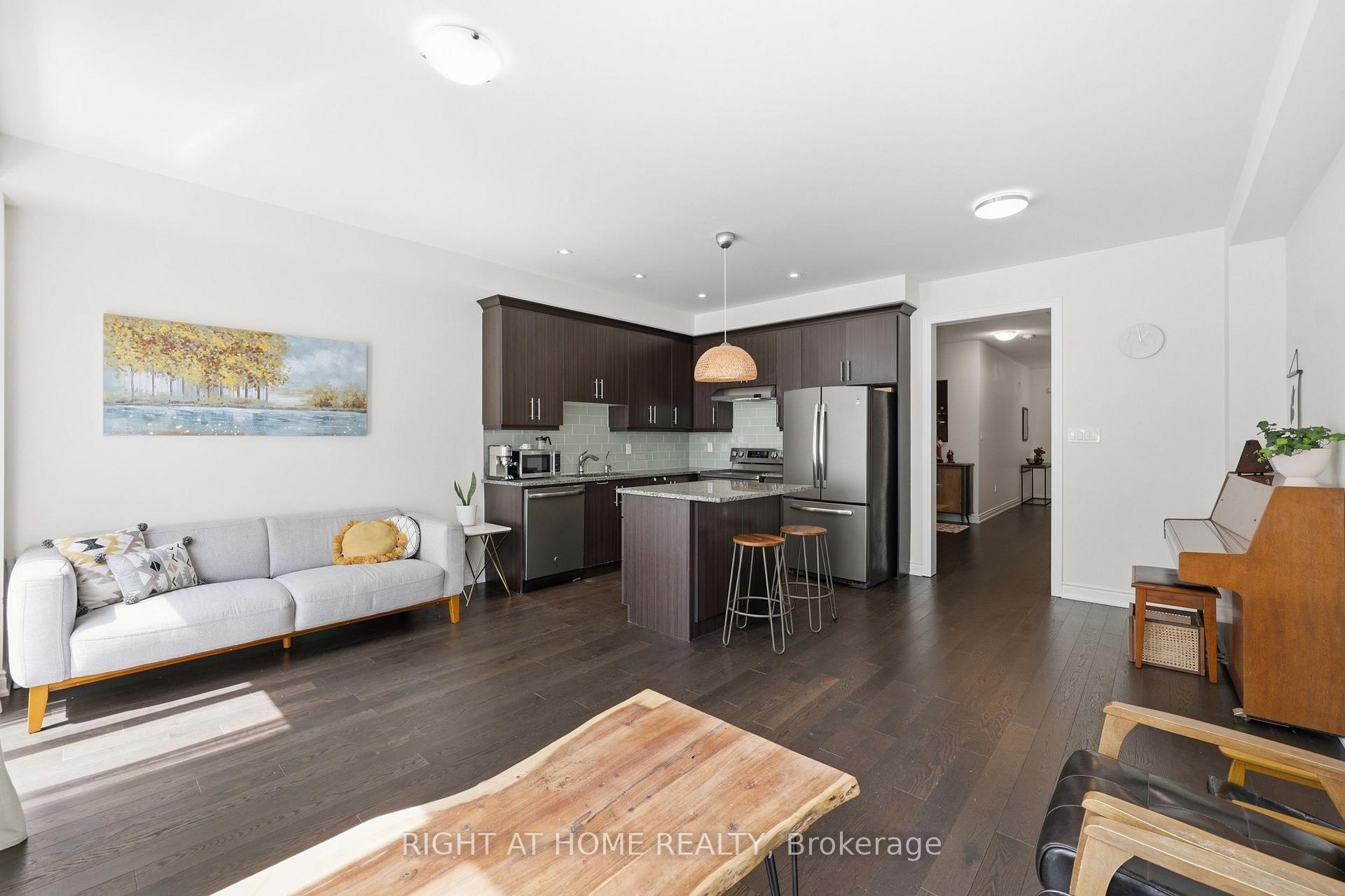 Photo 10 of 52 Upper Canada Court, Halton Hills, Georgetown — HOMEH
