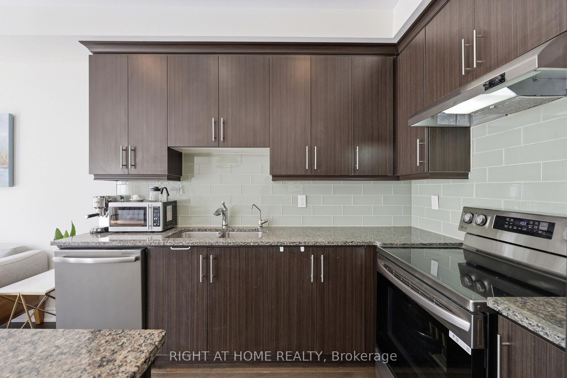 Photo 14 of 52 Upper Canada Court, Halton Hills, Georgetown — HOMEH