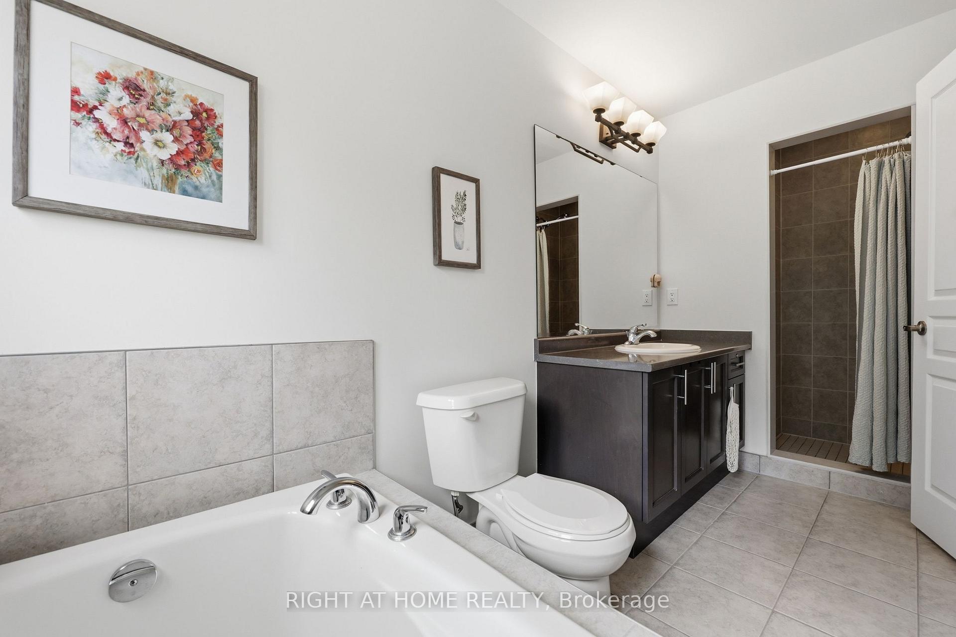 Photo 19 of 52 Upper Canada Court, Halton Hills, Georgetown — HOMEH