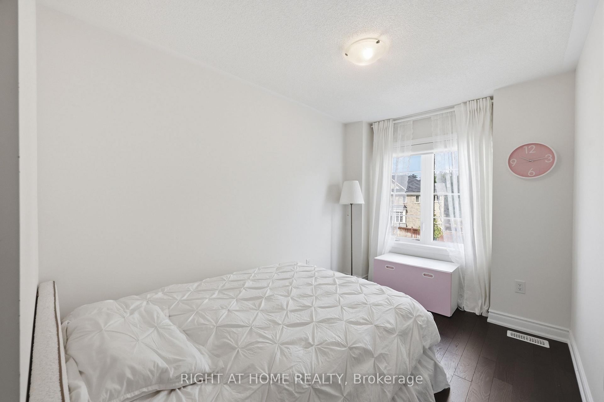 Photo 20 of 52 Upper Canada Court, Halton Hills, Georgetown — HOMEH