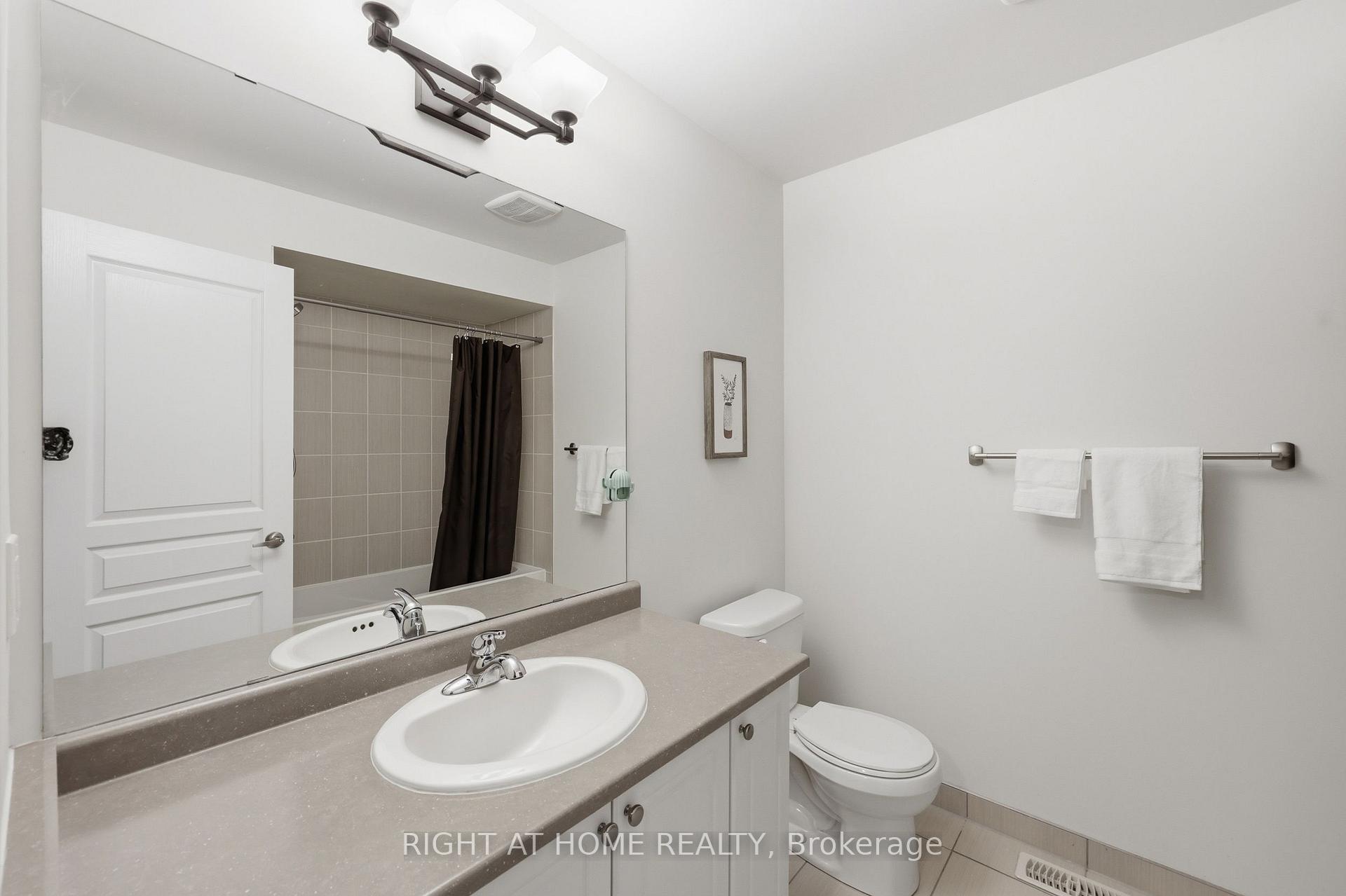Photo 22 of 52 Upper Canada Court, Halton Hills, Georgetown — HOMEH