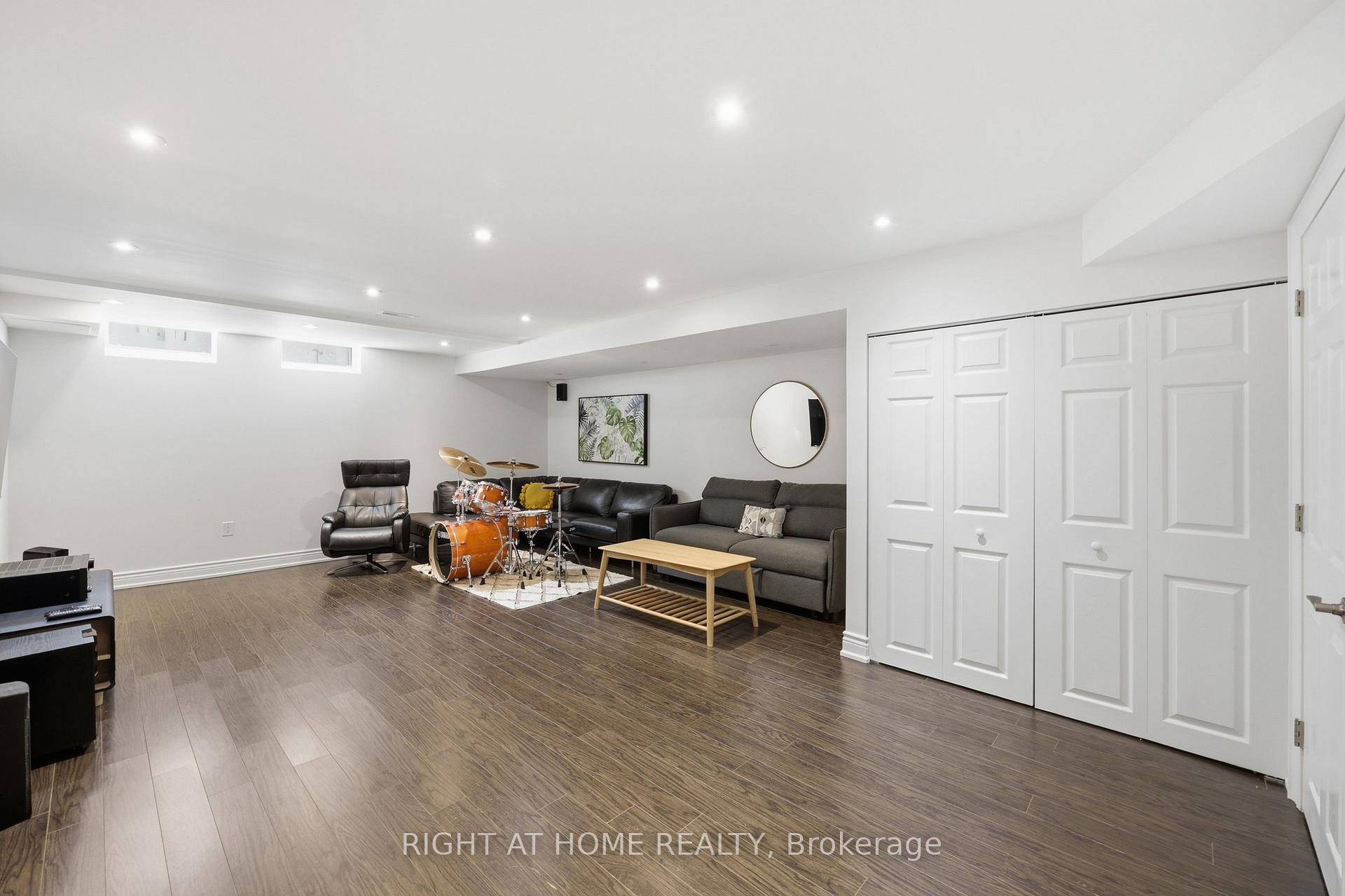 Photo 24 of 52 Upper Canada Court, Halton Hills, Georgetown — HOMEH
