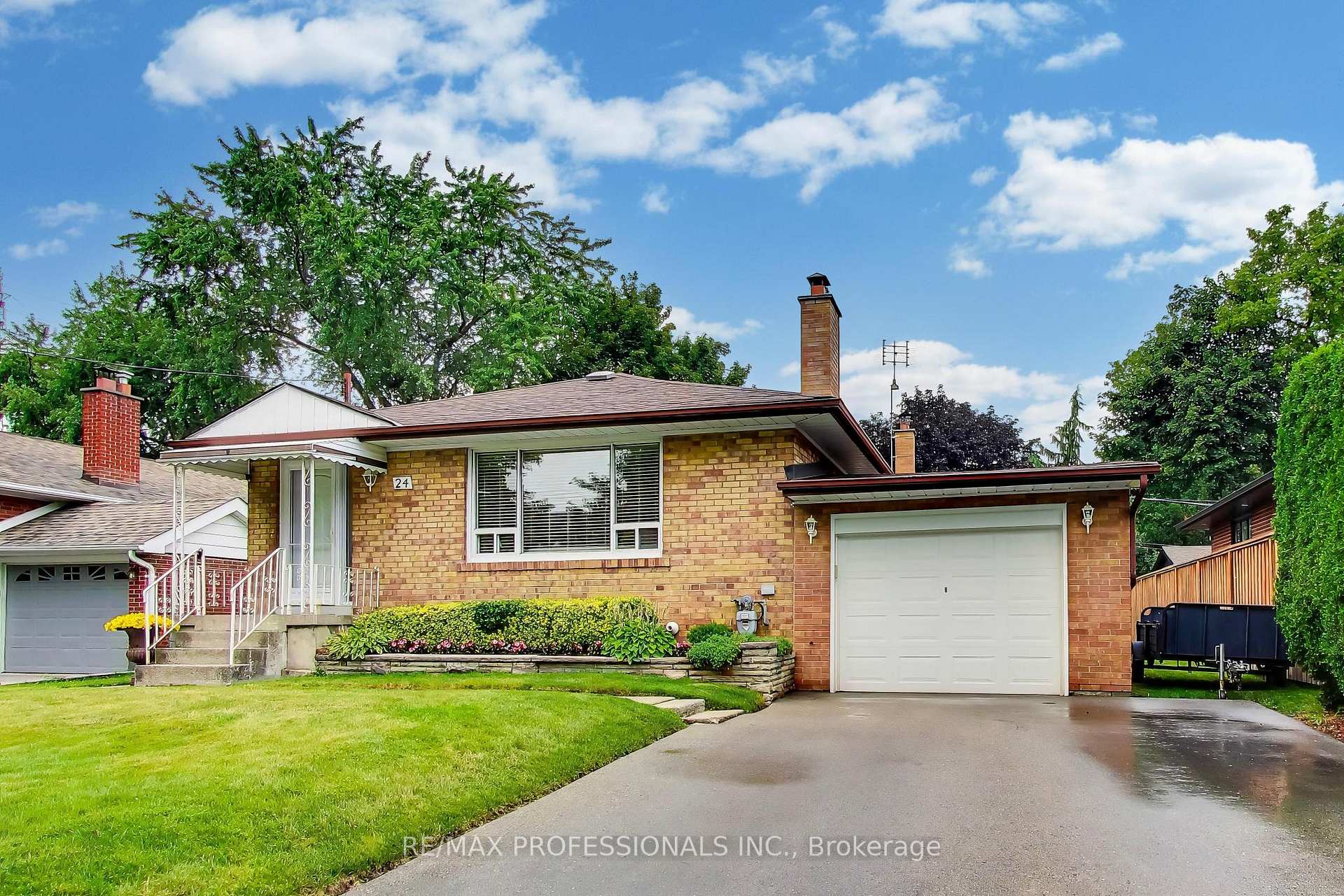 Photo 1 of 24 Beaverbrook Avenue, Etobicoke, Princess-Rosethorn — HOMEH