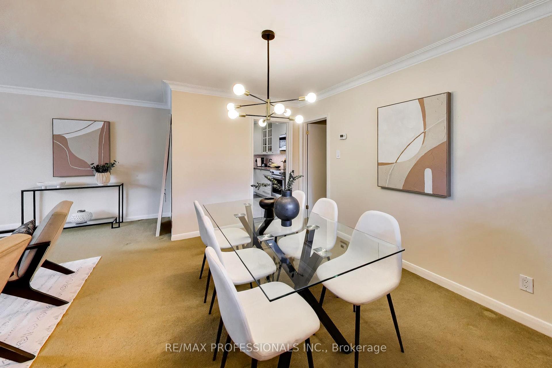 Photo 10 of 24 Beaverbrook Avenue, Etobicoke, Princess-Rosethorn — HOMEH