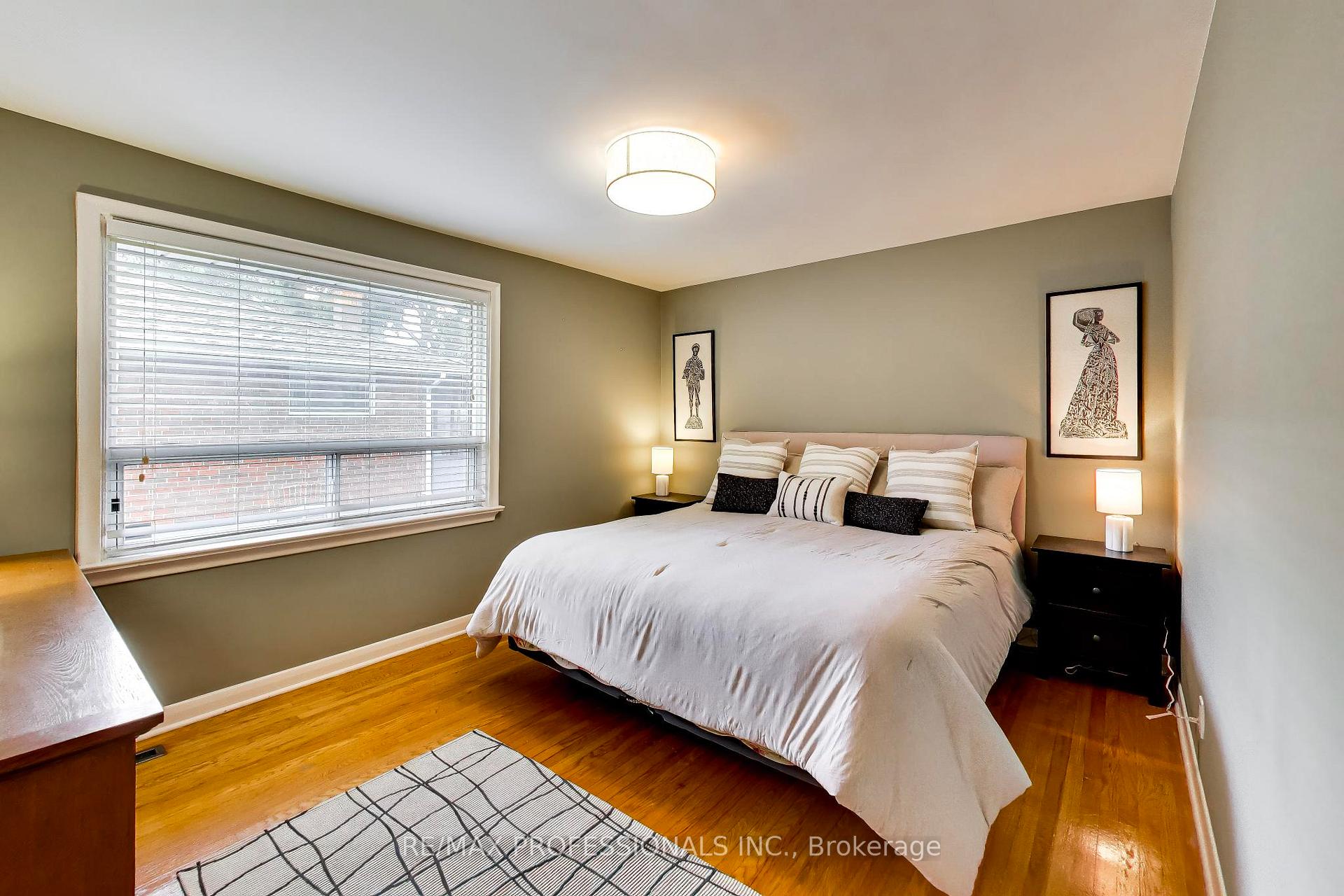 Photo 14 of 24 Beaverbrook Avenue, Etobicoke, Princess-Rosethorn — HOMEH