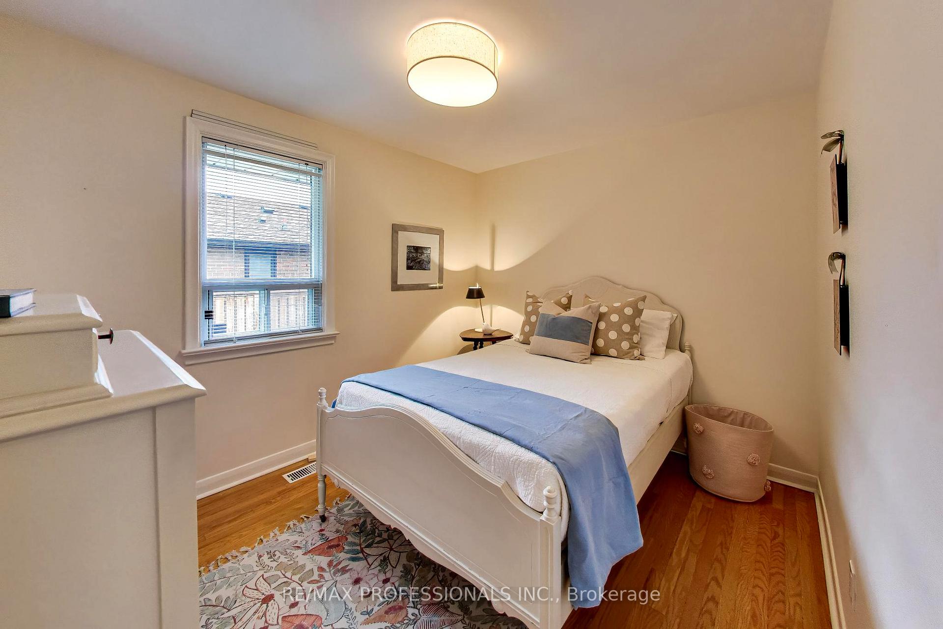 Photo 17 of 24 Beaverbrook Avenue, Etobicoke, Princess-Rosethorn — HOMEH
