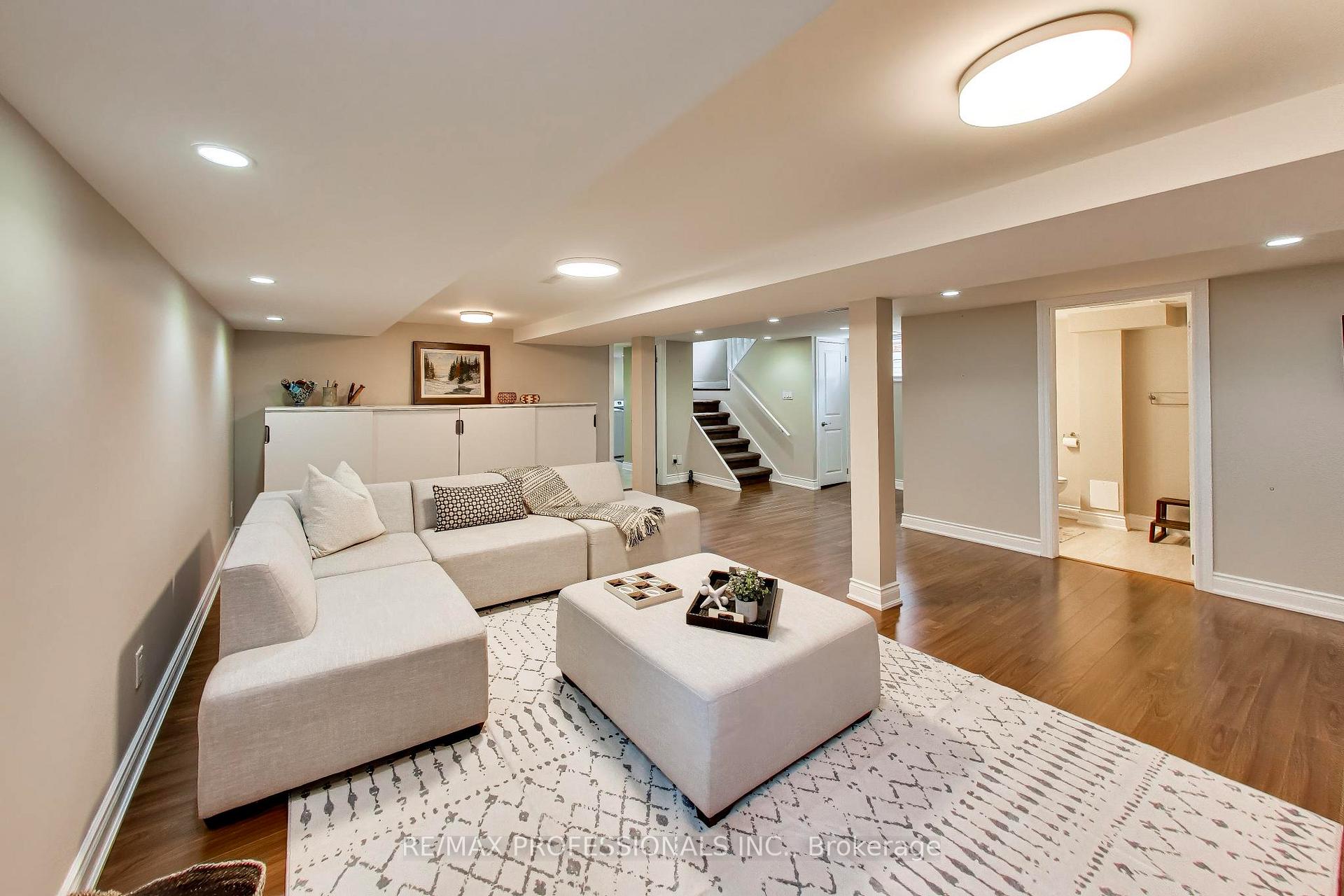 Photo 24 of 24 Beaverbrook Avenue, Etobicoke, Princess-Rosethorn — HOMEH