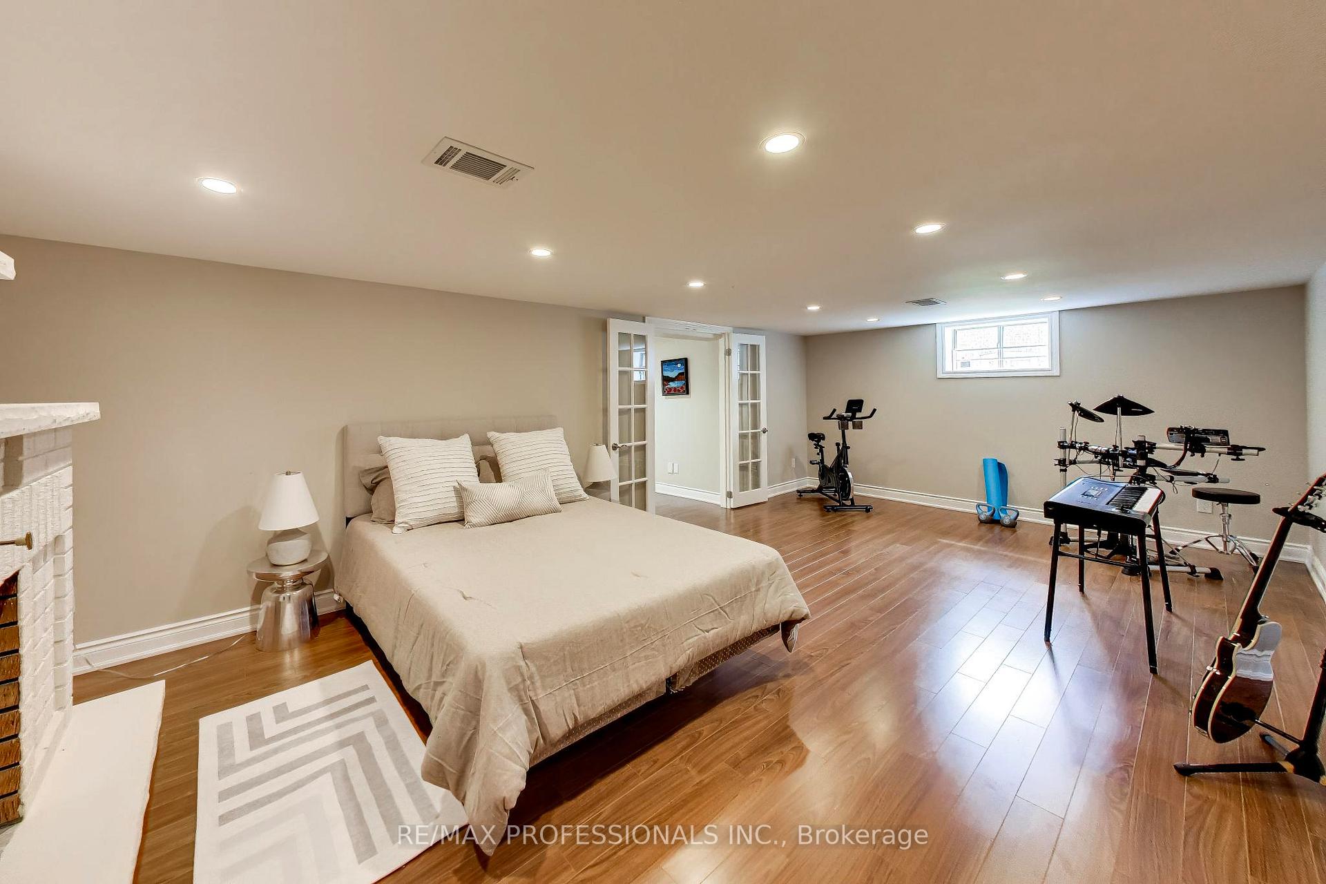 Photo 27 of 24 Beaverbrook Avenue, Etobicoke, Princess-Rosethorn — HOMEH