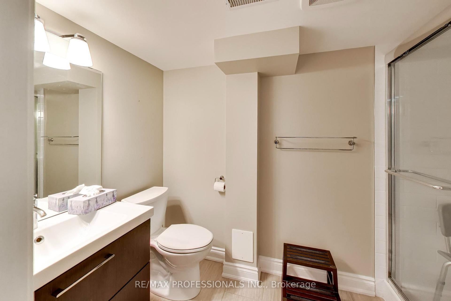 Photo 28 of 24 Beaverbrook Avenue, Etobicoke, Princess-Rosethorn — HOMEH