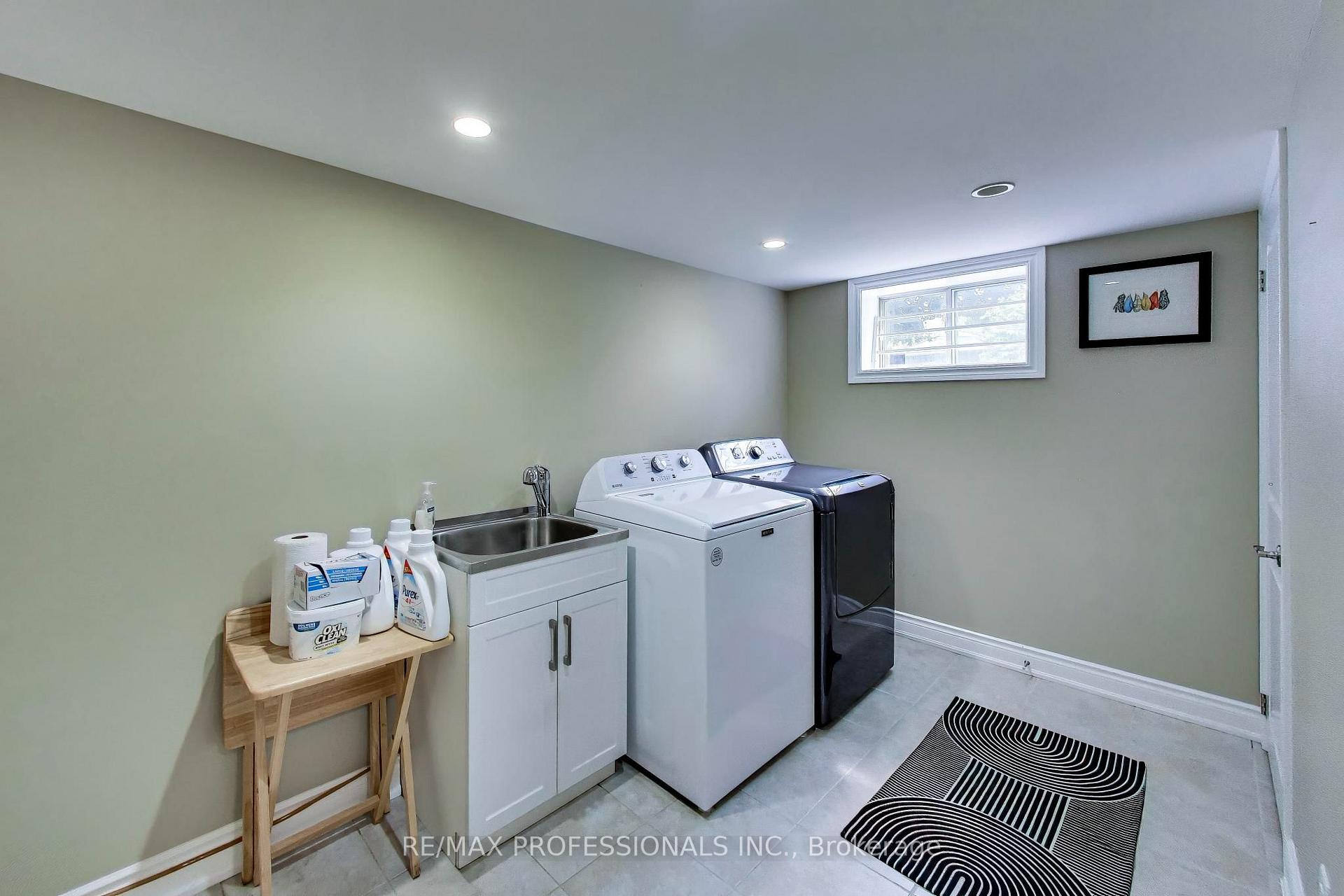 Photo 29 of 24 Beaverbrook Avenue, Etobicoke, Princess-Rosethorn — HOMEH