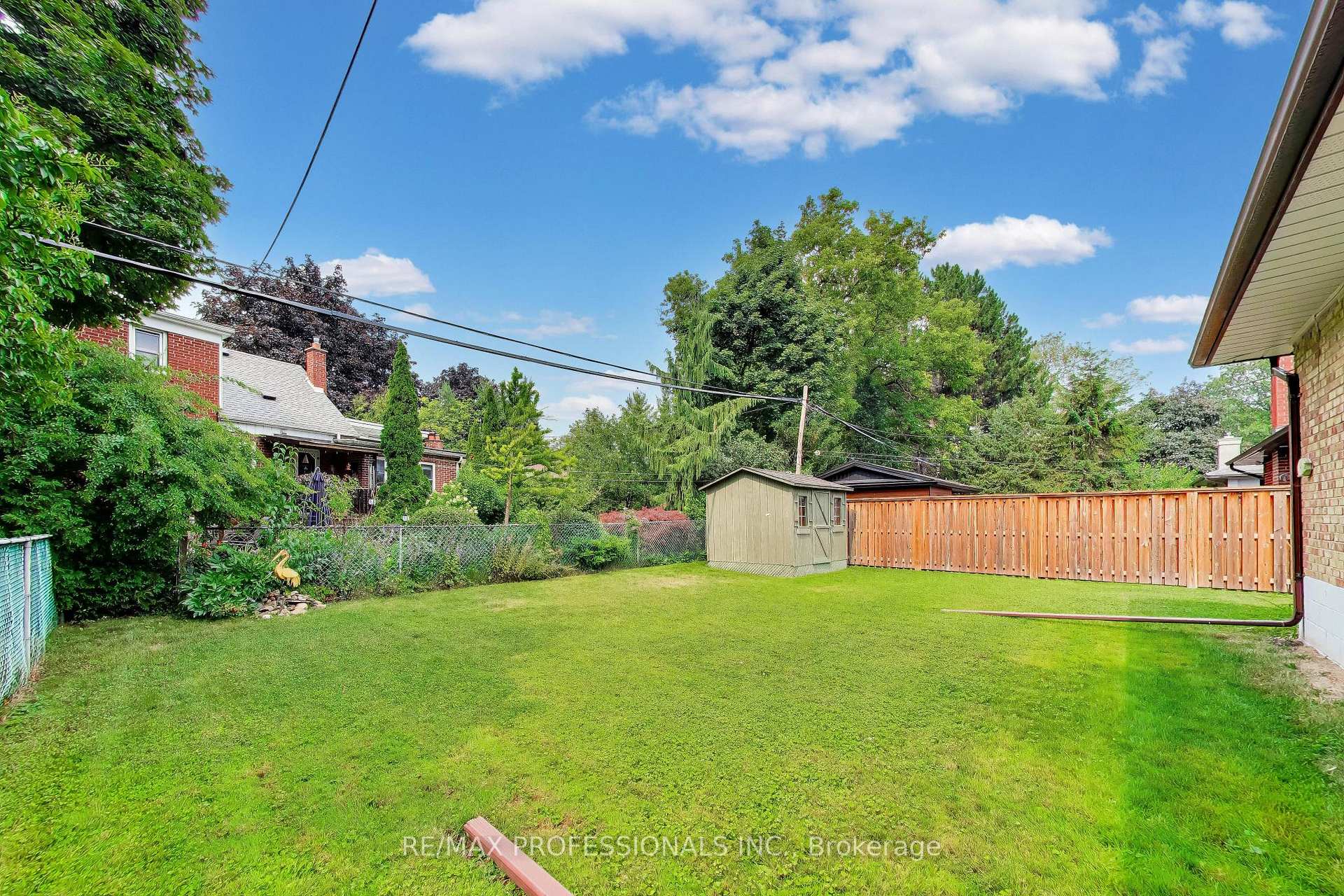 Photo 34 of 24 Beaverbrook Avenue, Etobicoke, Princess-Rosethorn — HOMEH