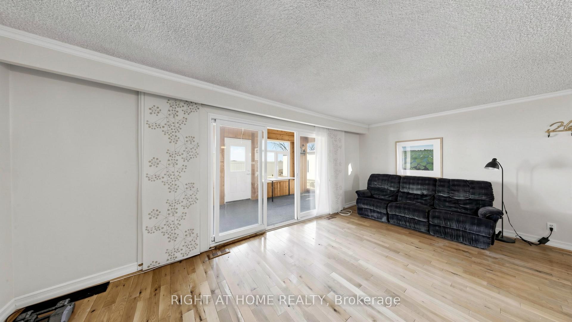 Photo 14 of 36 Shirlea Boulevard, Georgina, Keswick South — HOMEH
