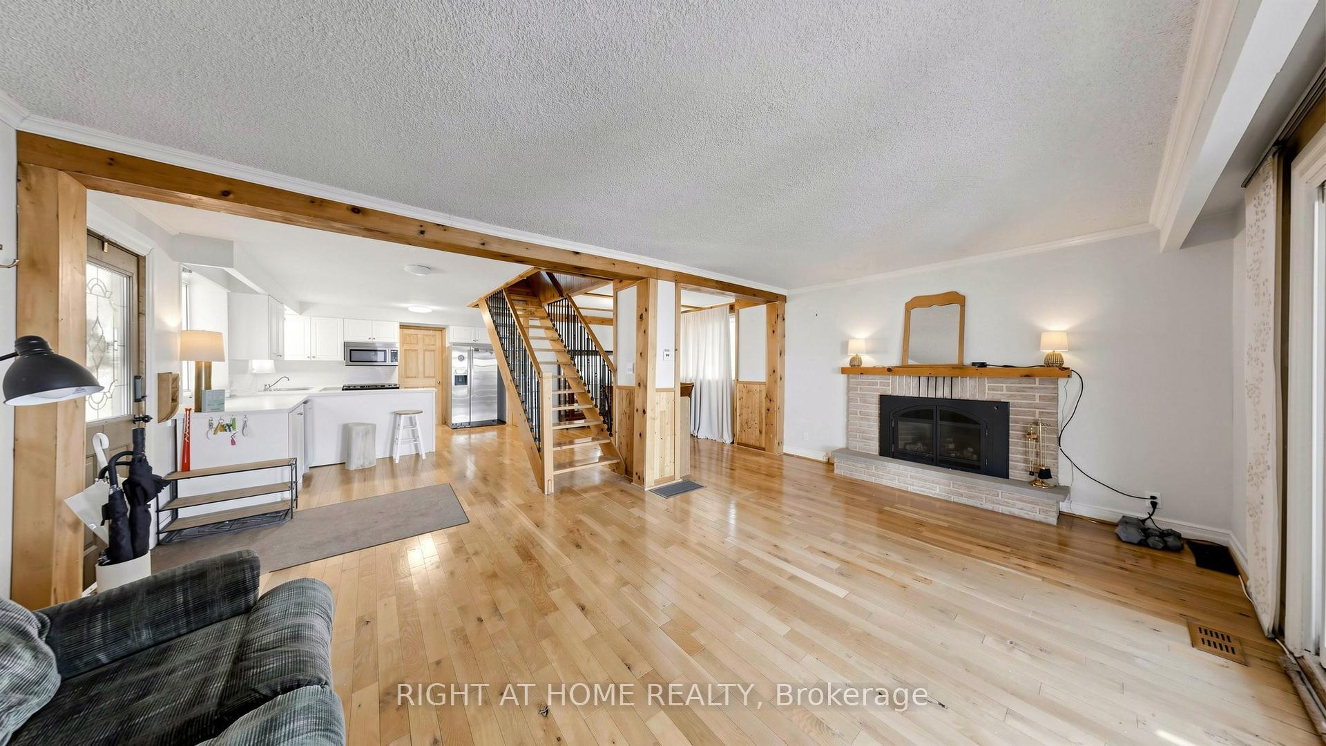 Photo 16 of 36 Shirlea Boulevard, Georgina, Keswick South — HOMEH