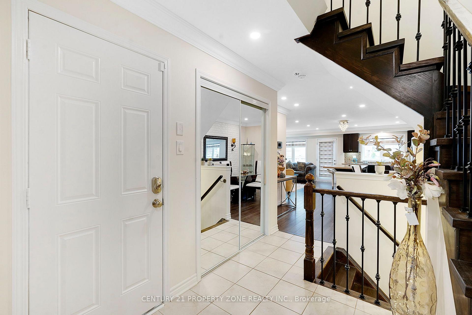 Photo 5 of 12 Lothbury Drive, Brampton, Northwest Brampton — HOMEH