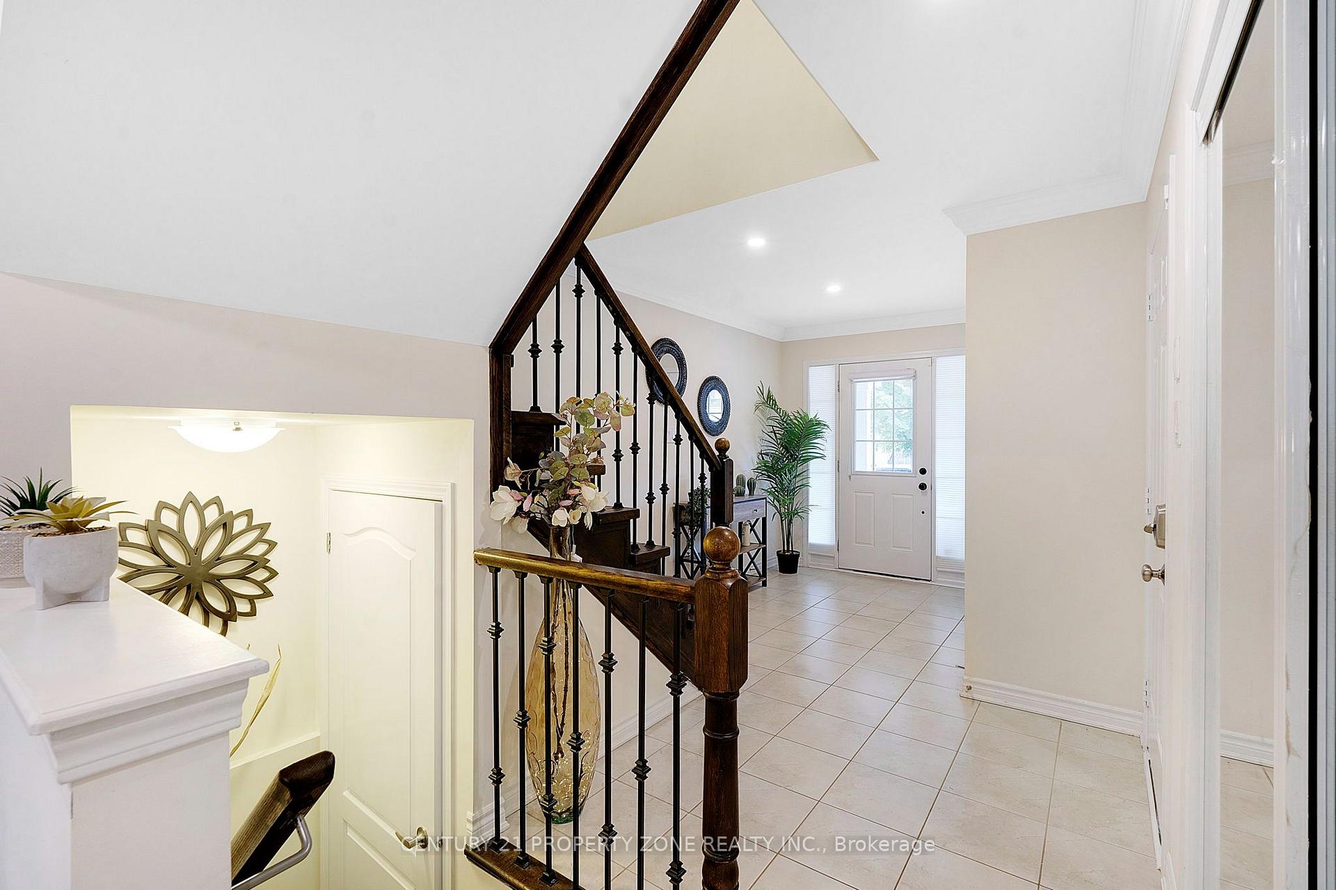 Photo 6 of 12 Lothbury Drive, Brampton, Northwest Brampton — HOMEH
