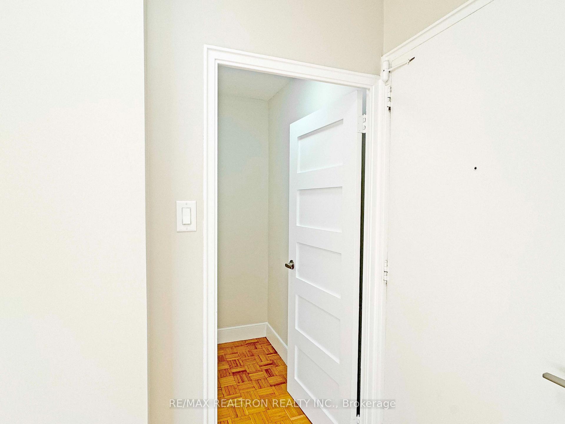Photo 7 of Unit 804, 485 Huron Street, Toronto, The Annex — HOMEH
