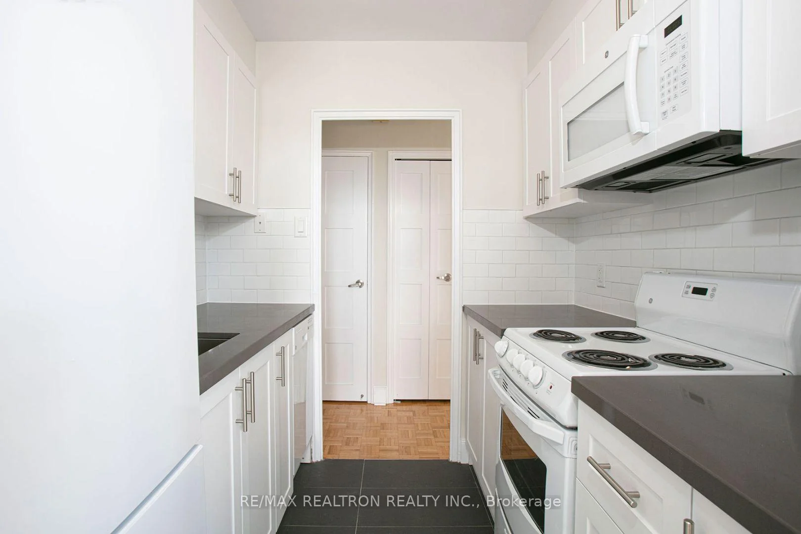Photo 4 of Unit 804, 485 Huron Street, Toronto, The Annex — HOMEH