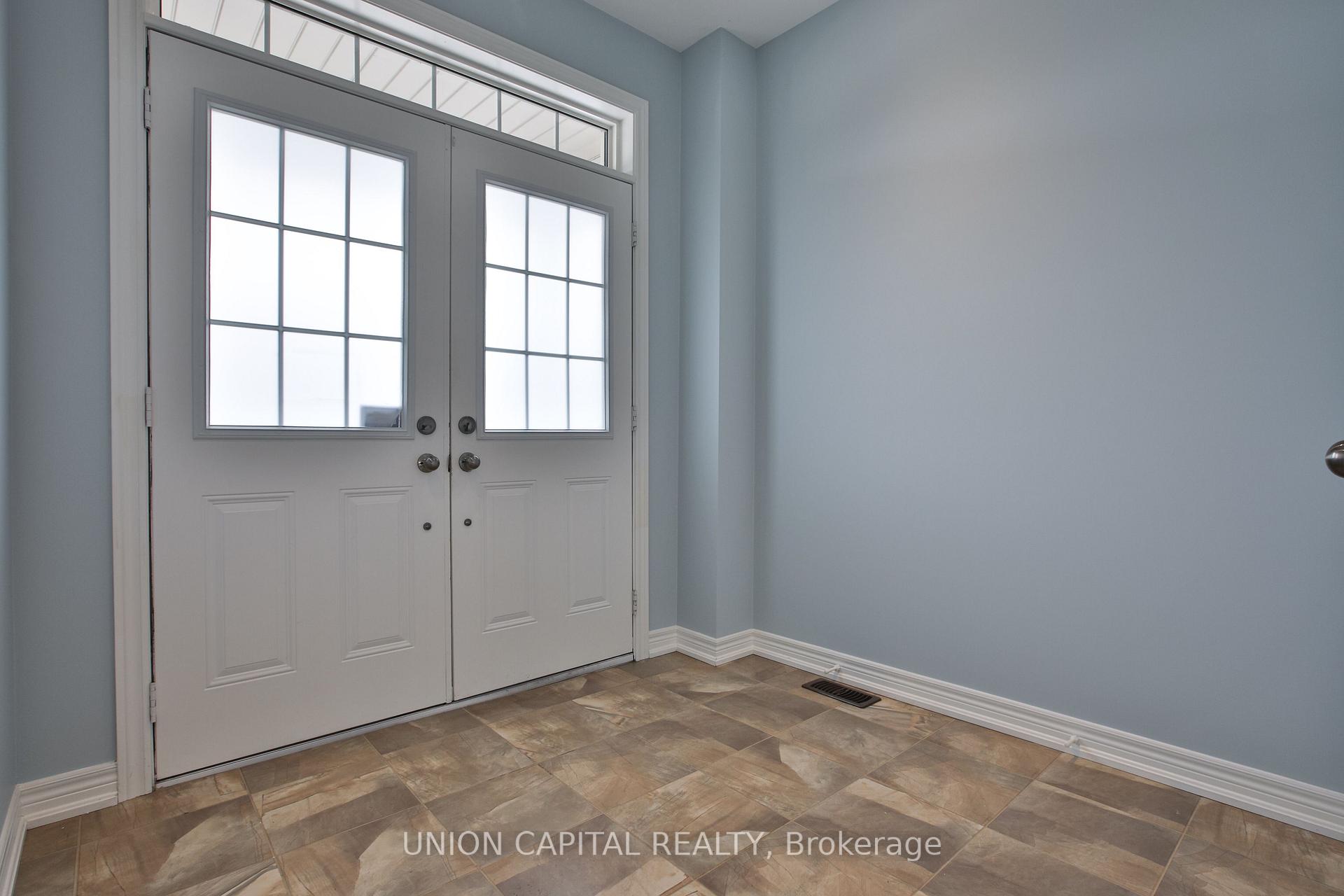 Photo 5 of 3 Lindvest Crescent, Vaughan, Patterson — HOMEH