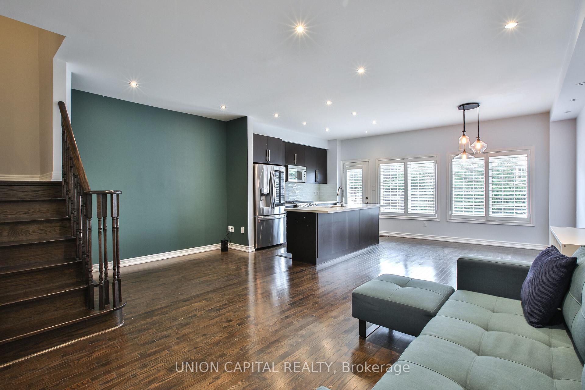 Photo 7 of 3 Lindvest Crescent, Vaughan, Patterson — HOMEH