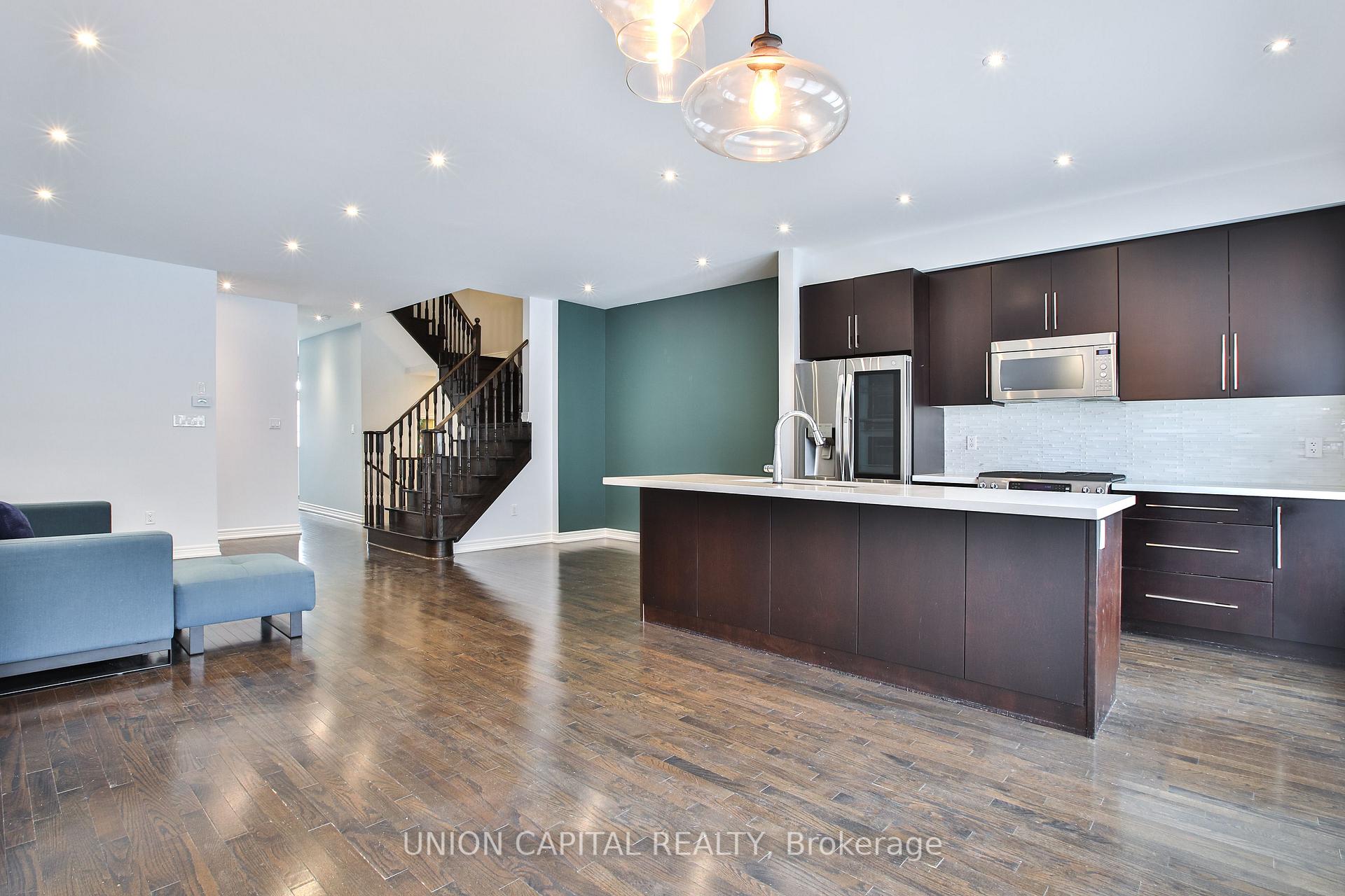 Photo 8 of 3 Lindvest Crescent, Vaughan, Patterson — HOMEH