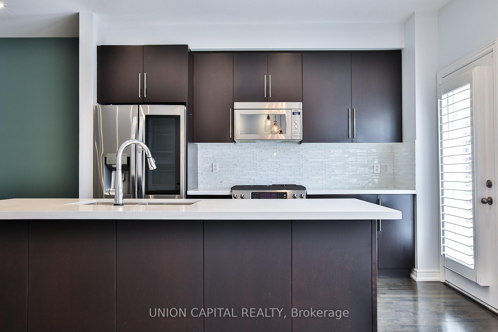 Photo 9 of 3 Lindvest Crescent, Vaughan, Patterson — HOMEH