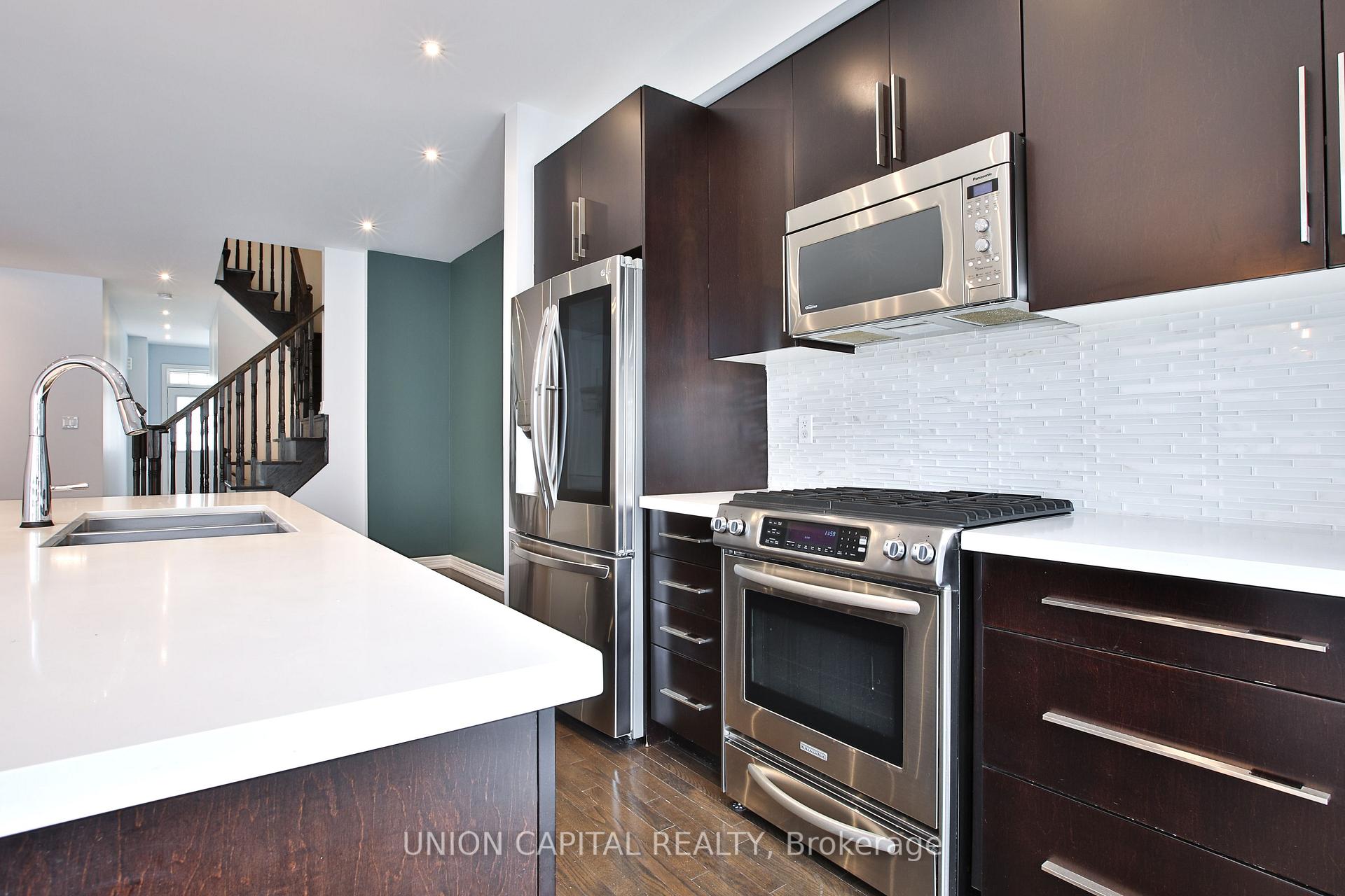 Photo 10 of 3 Lindvest Crescent, Vaughan, Patterson — HOMEH