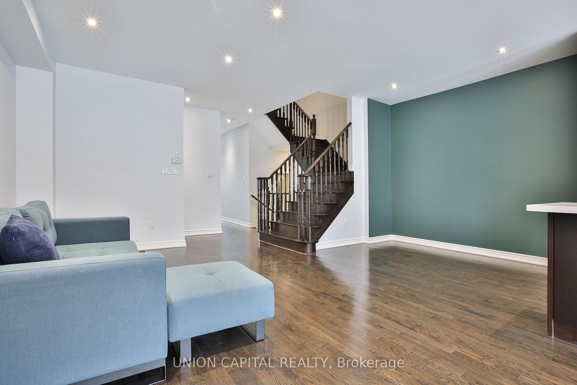 Photo 13 of 3 Lindvest Crescent, Vaughan, Patterson — HOMEH
