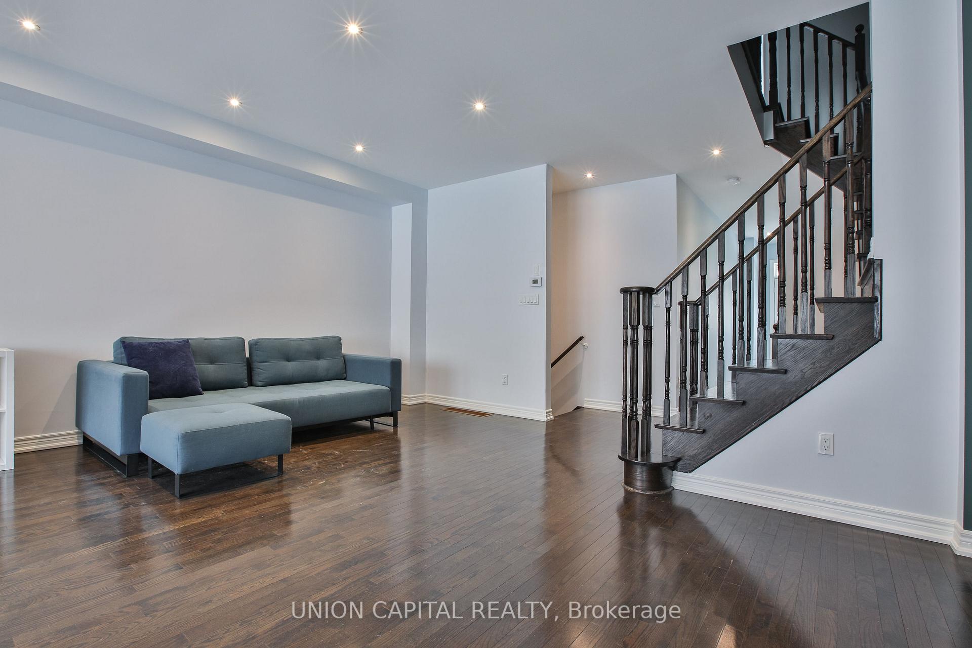 Photo 14 of 3 Lindvest Crescent, Vaughan, Patterson — HOMEH