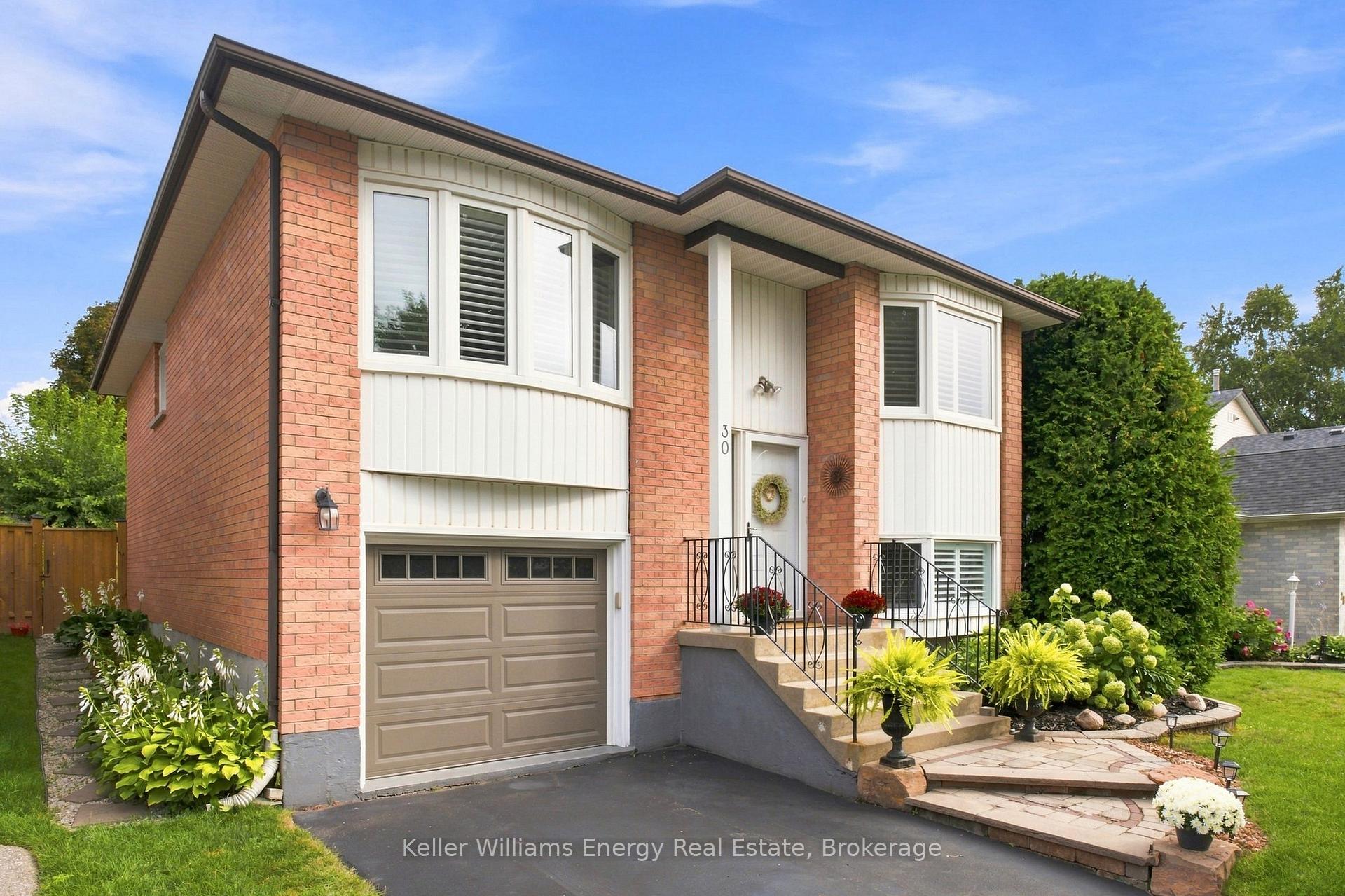 Photo 2 of 30 Alderbrook Drive, Clarington, Courtice — HOMEH
