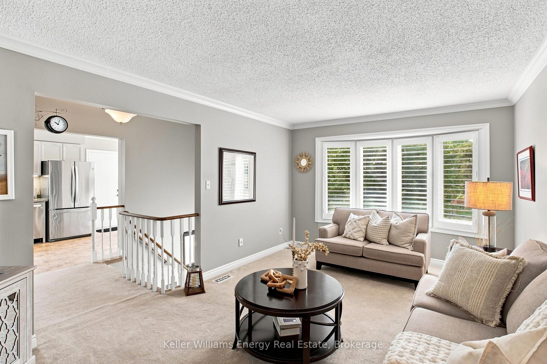 Photo 4 of 30 Alderbrook Drive, Clarington, Courtice — HOMEH