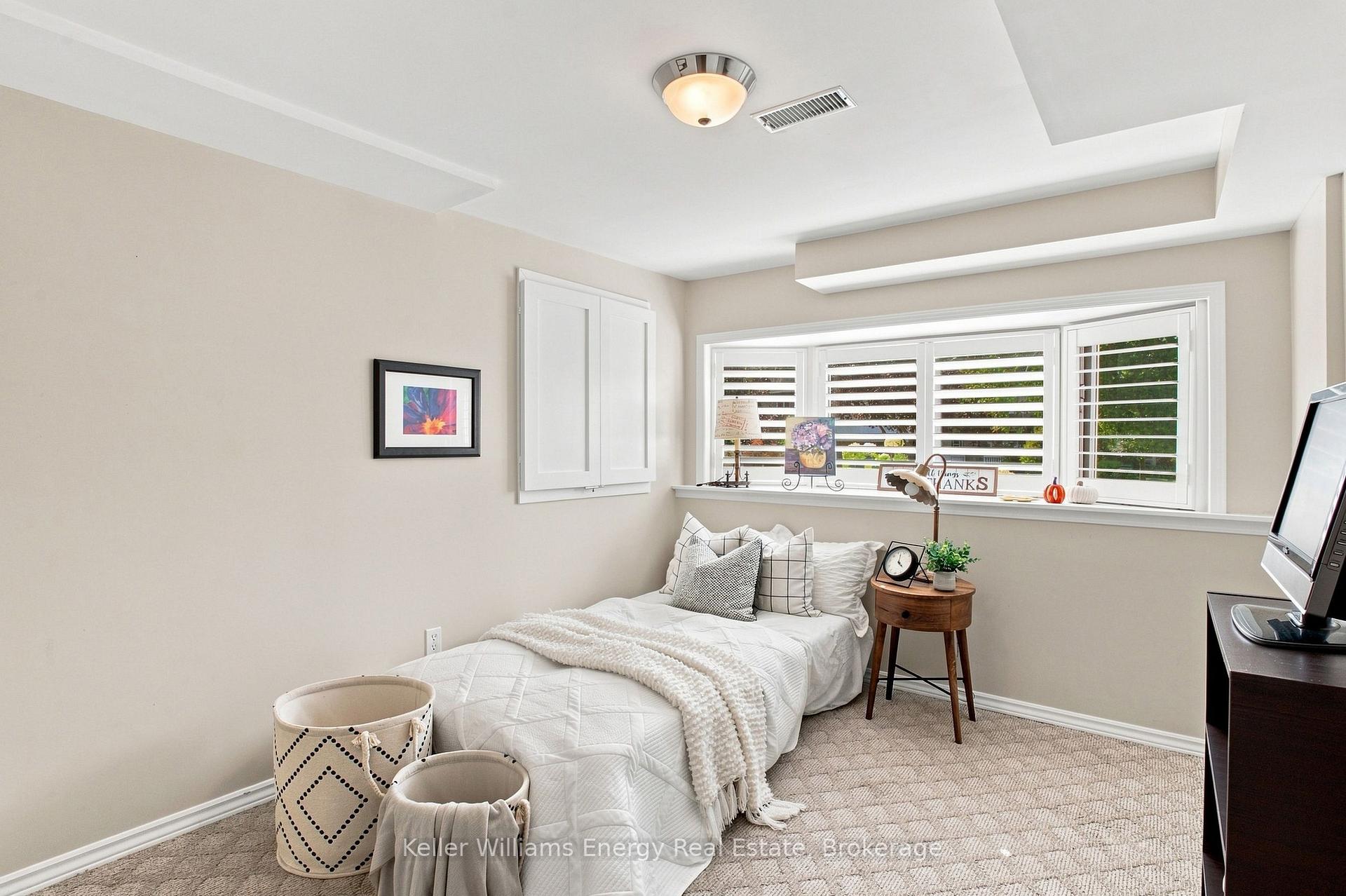 Photo 25 of 30 Alderbrook Drive, Clarington, Courtice — HOMEH