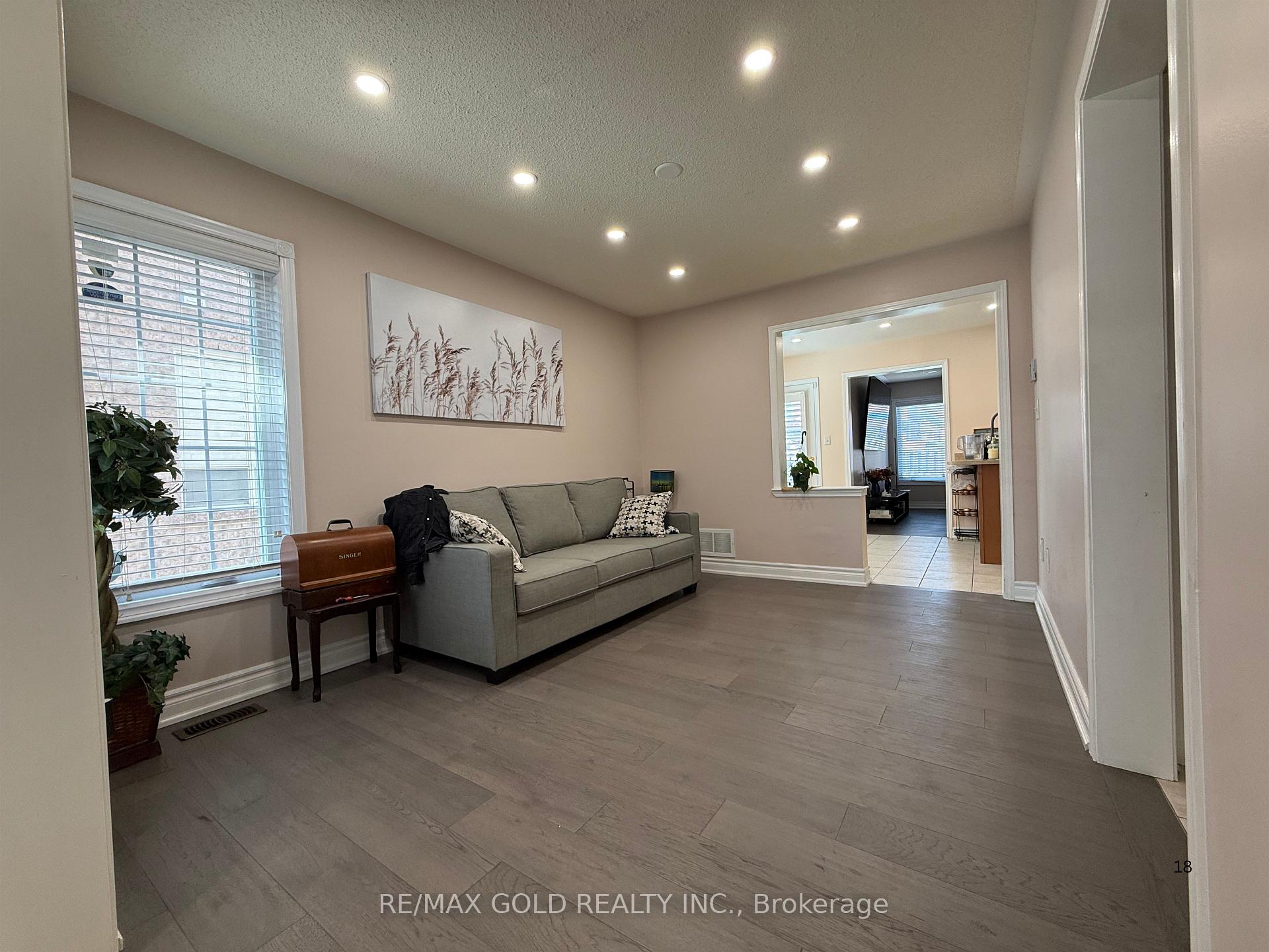 Photo 7 of 13 Eastway Street, Brampton, Gore Industrial North — HOMEH