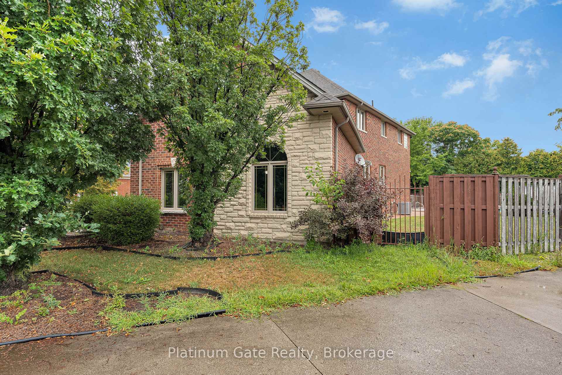 Photo 3 of 150 Seymour Crescent, Lakeshore — HOMEH
